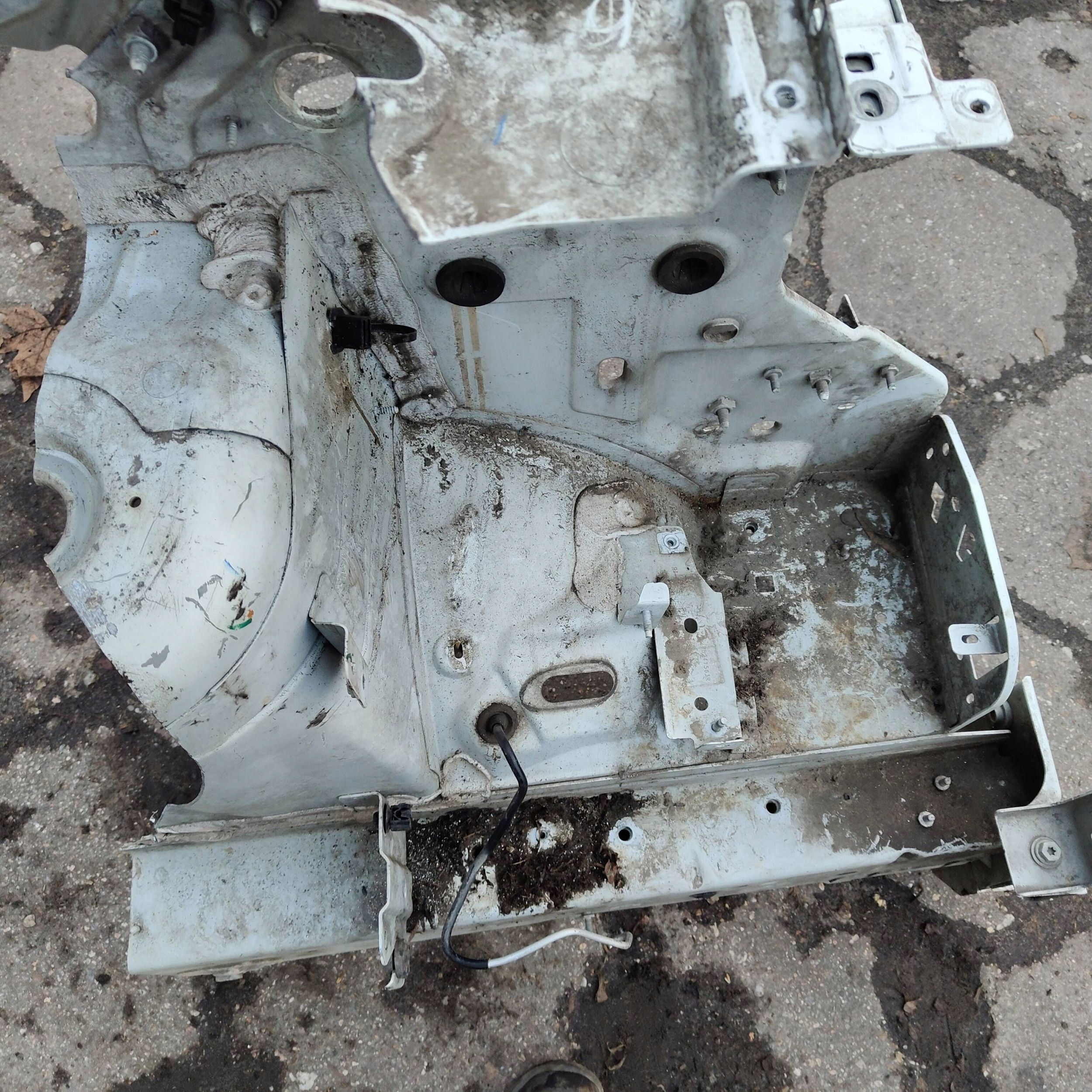 quarter front front side left Renault Trafic III (X82)