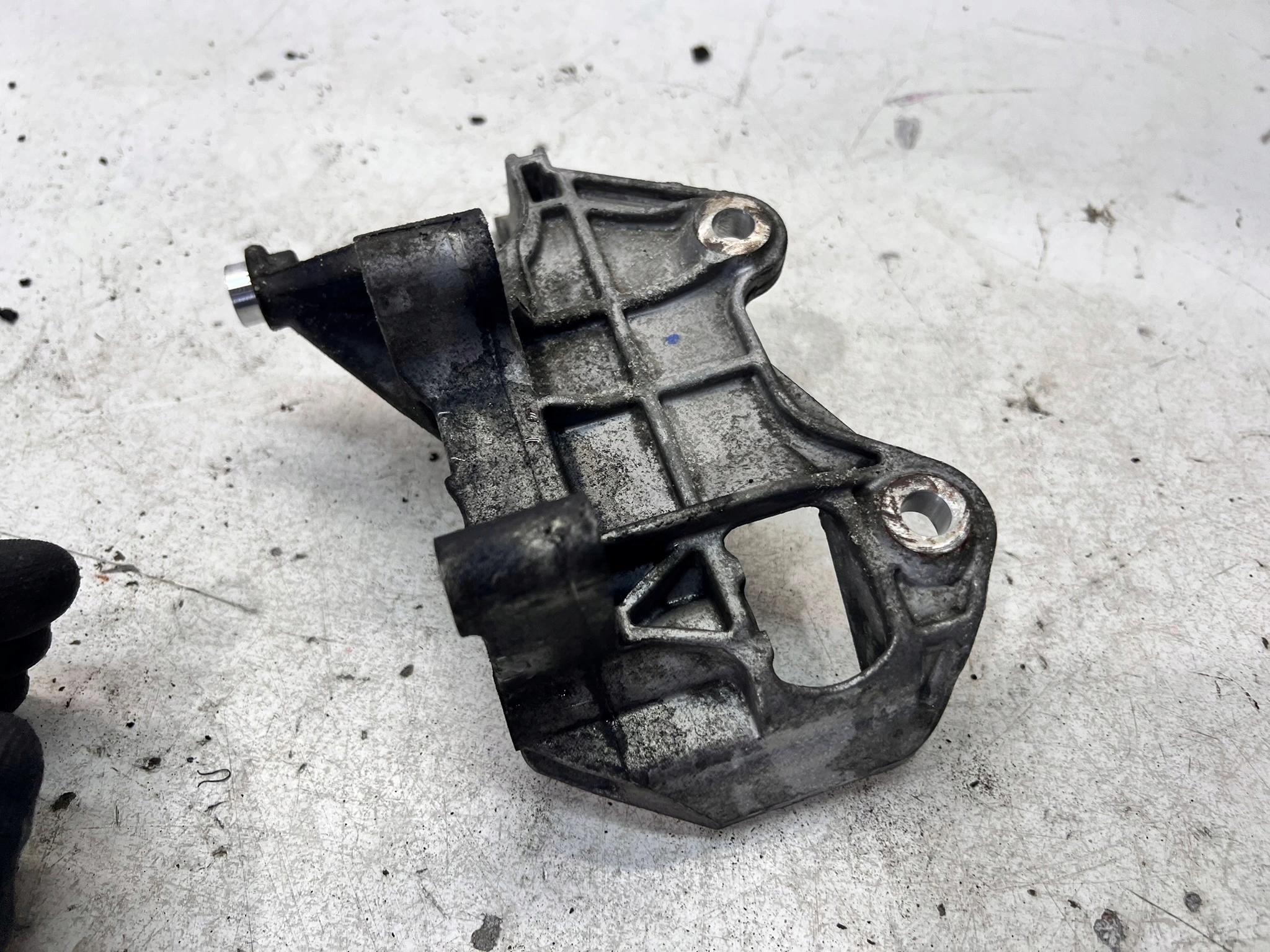 supporto alternatore AUDI A6 A7 A8 3.0TDI 059903143BJ