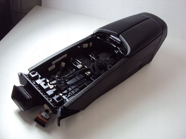 ПІДЛЕГЛИЙ MASERATI LEVANTE 16-