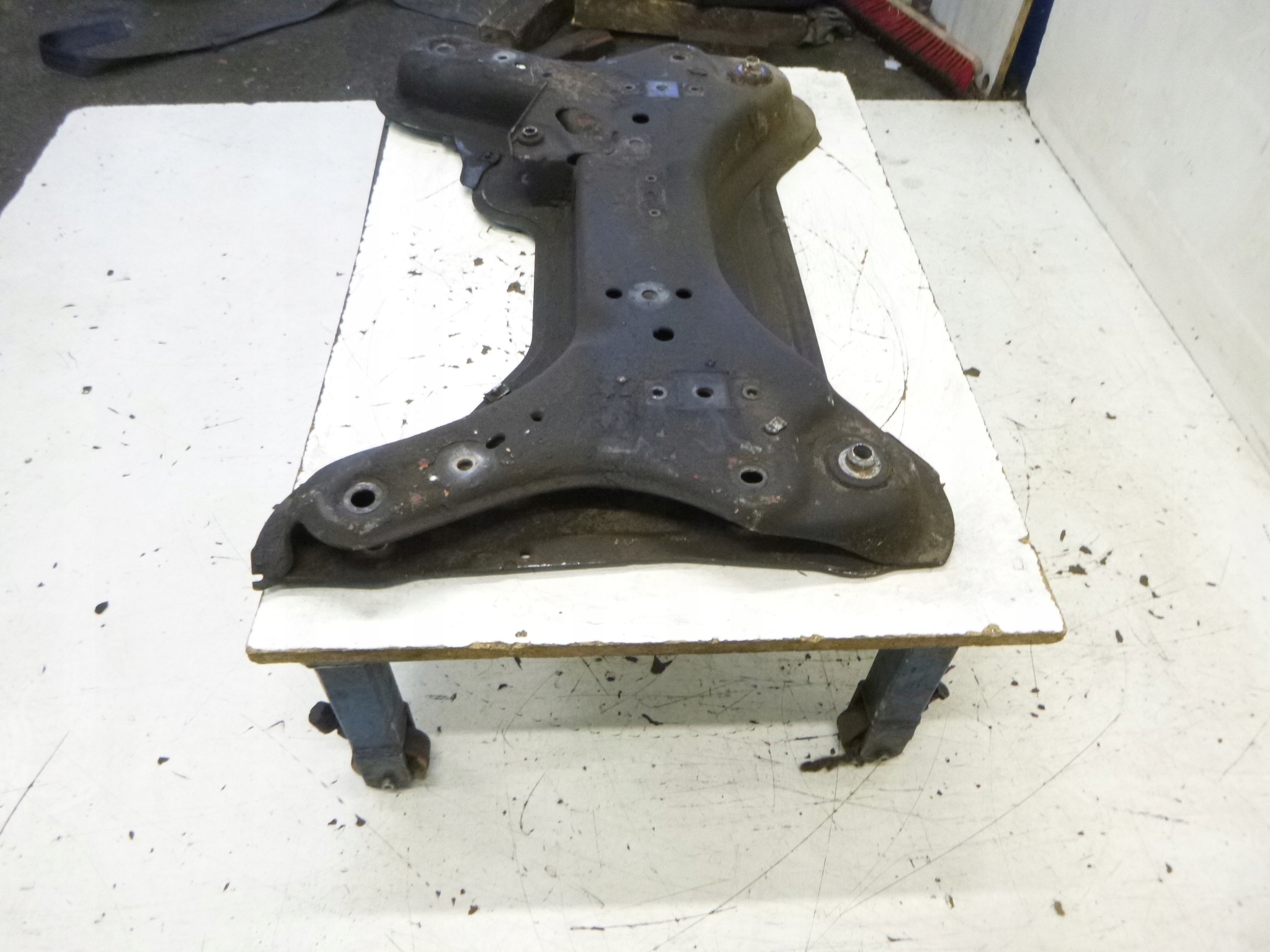 axle beam Opel Vivaro 2.0 CDTI 2006r.