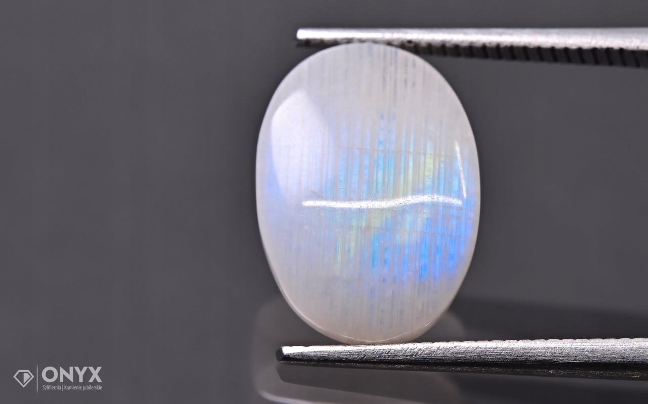 Měsíční kámen konvexní mělký ovál 14x9,5 mm