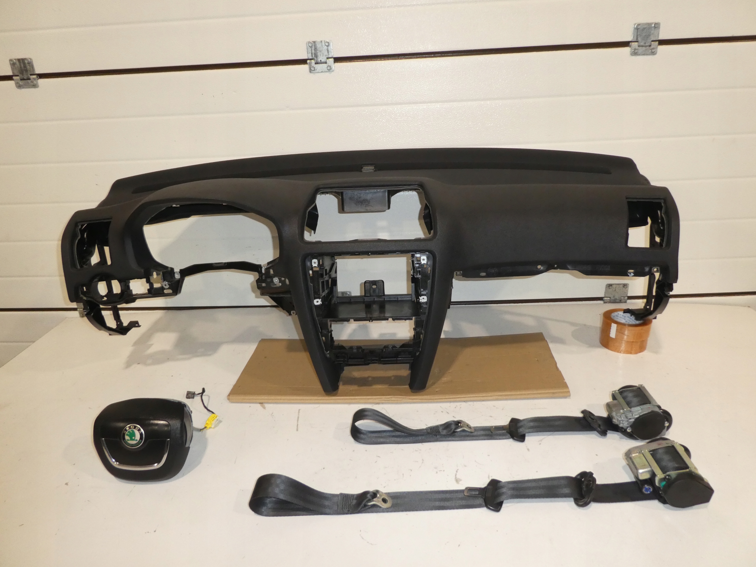 SKODA OCTAVIA II LIFT dashboard console airbag tension belts