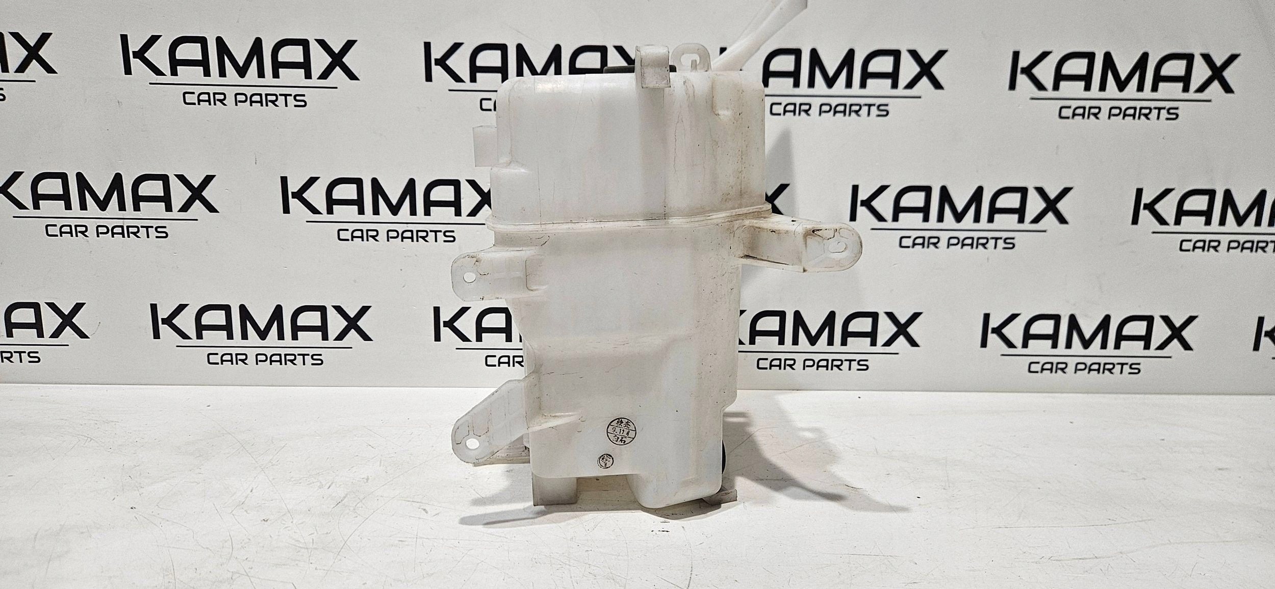 washer fluid tank front Lexus CT 200H 060851501