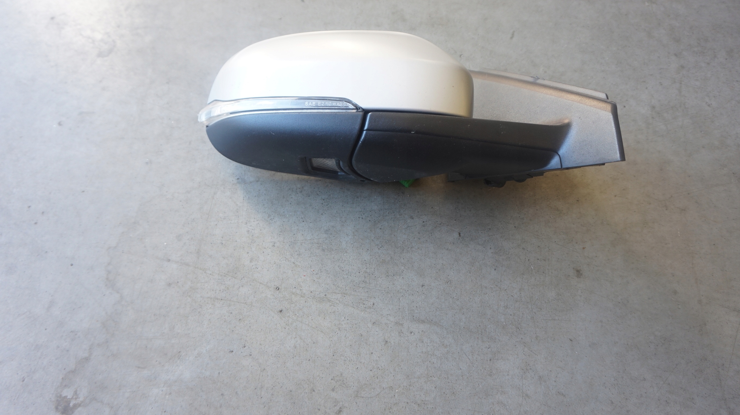 LUSTERKO PRAWE VOLVO V40 R-DESIGN 17R 8-PIN Numer katalogowy części 31442240