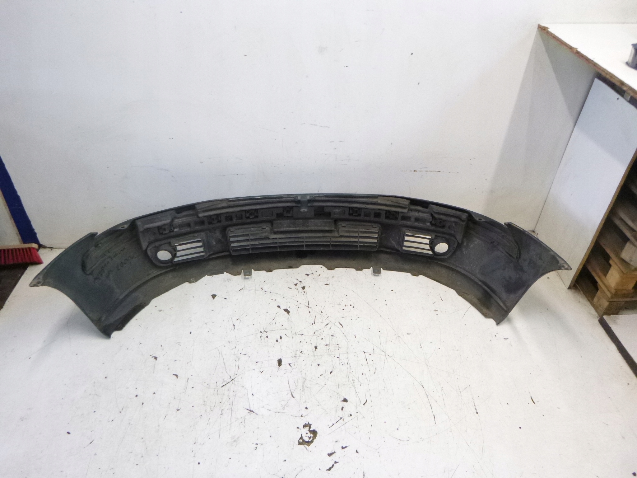 FRONTSTOSSSTANGE MITSUBISHI CARISMA LIFT G19 2001R.
