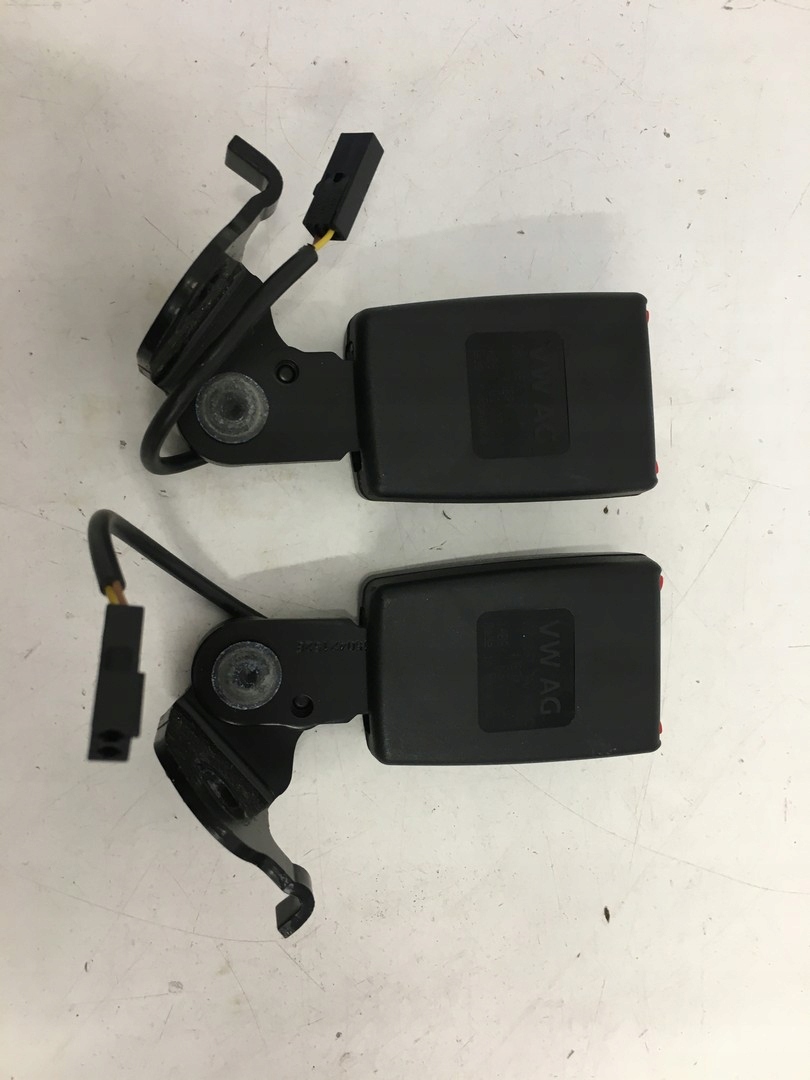 ремень безопасности зад левый vw UP 1S3 3 Двери 1S0857739A