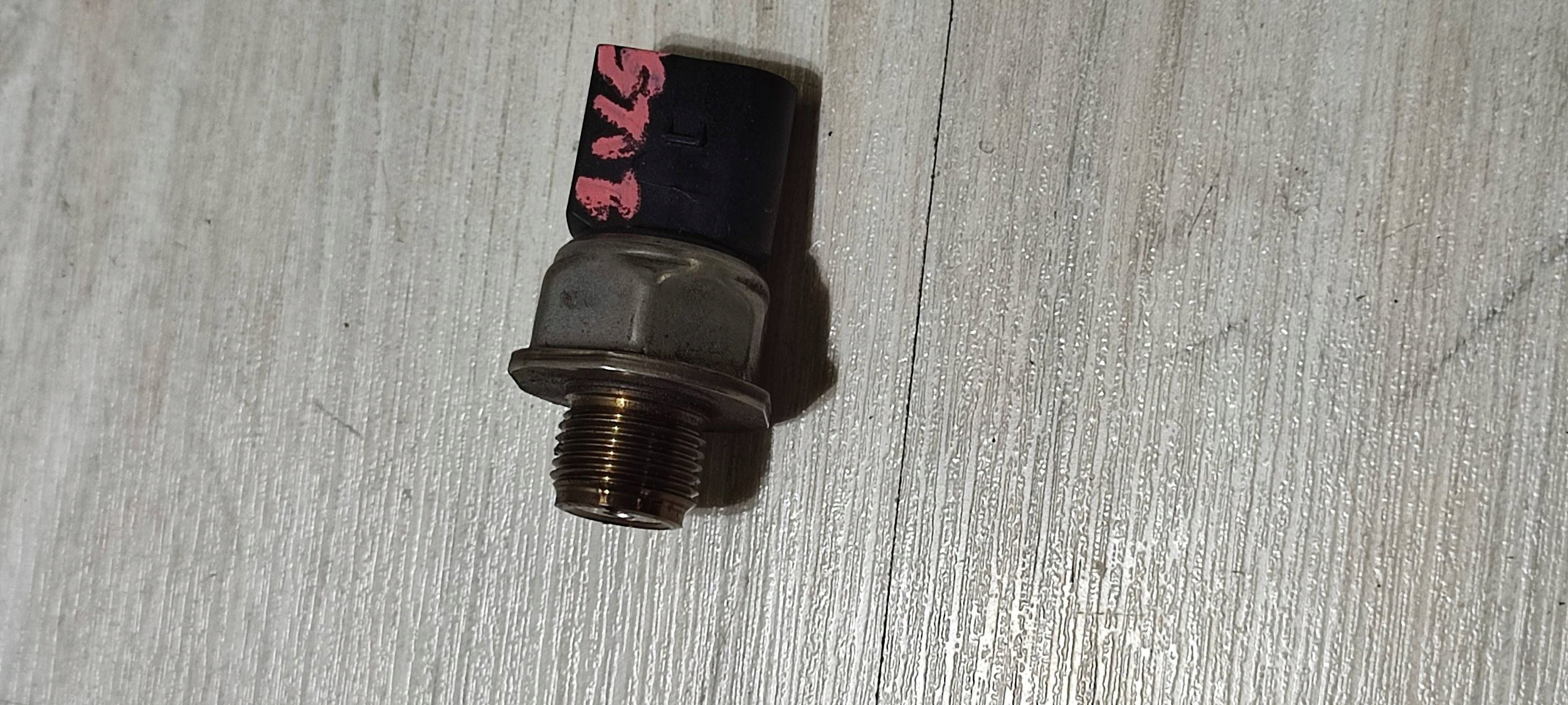 Regulator Pression Carburant Volkswagen Caddy 04L906054