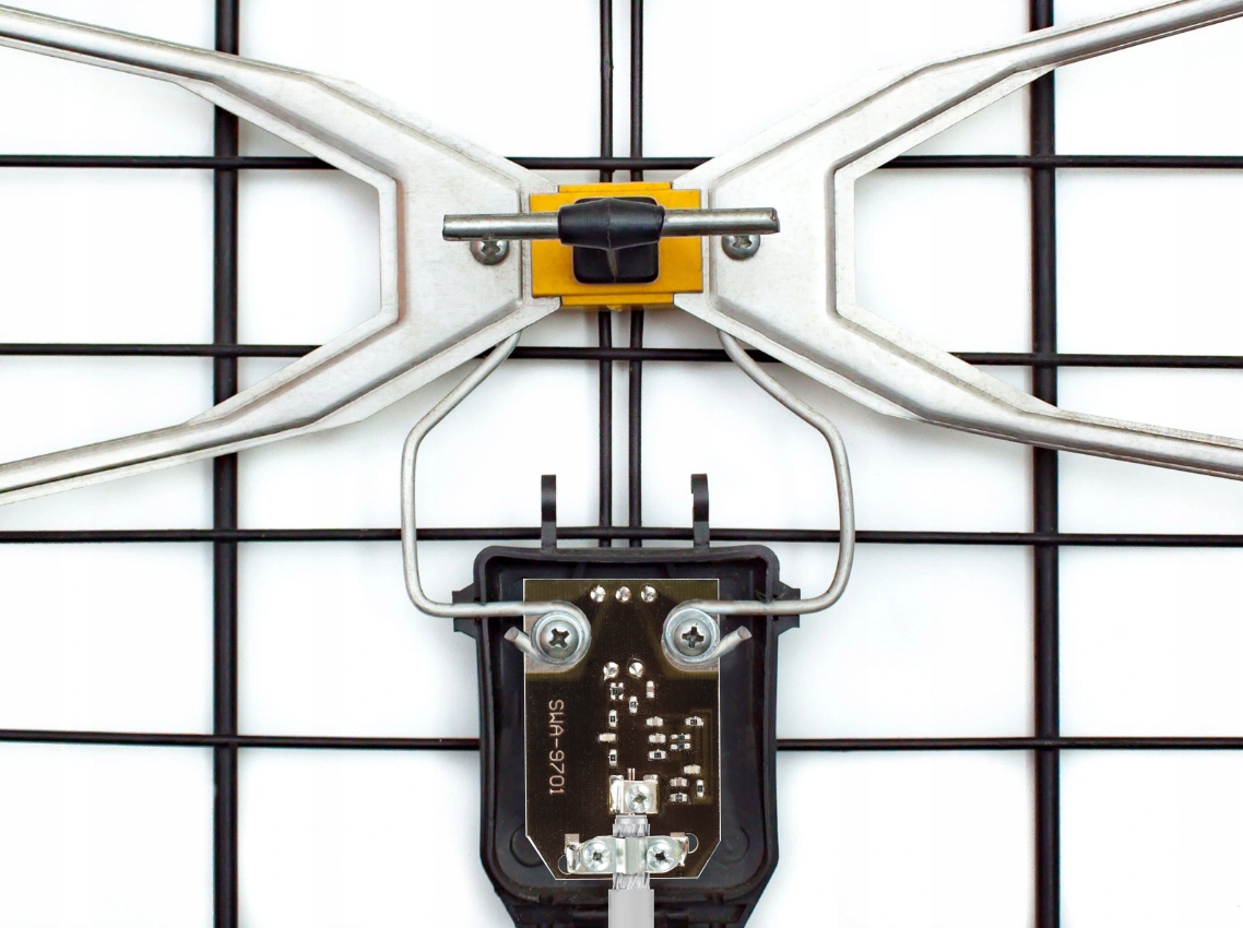 WZMACNIACZ ANTENOWY SWA-9701 DVB-T 45dB DO 180km Marka Montis