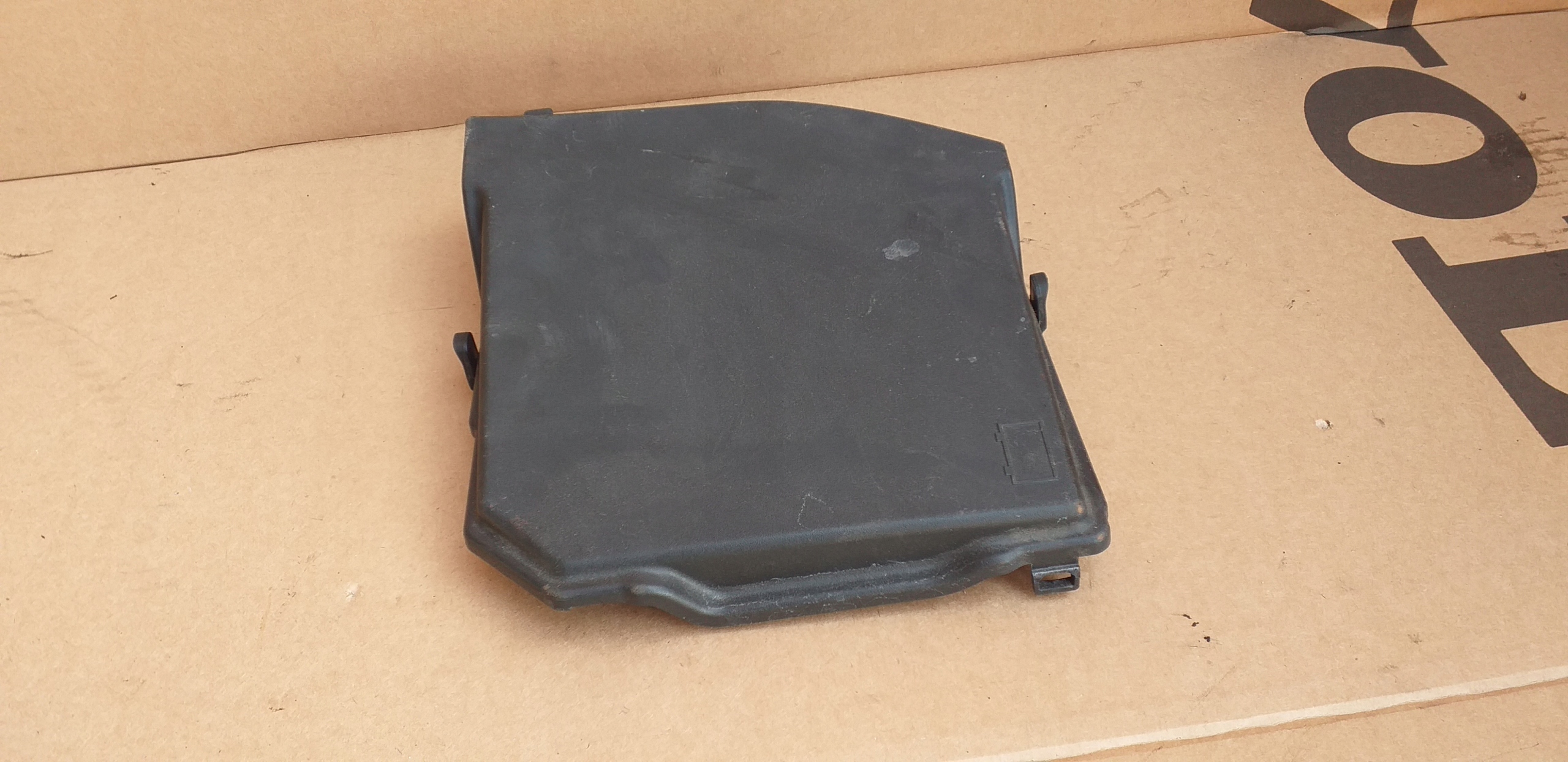 VOLVO S60 V60 XC60 S80 XC70 POKRYWA AKUMULATORA 31353766