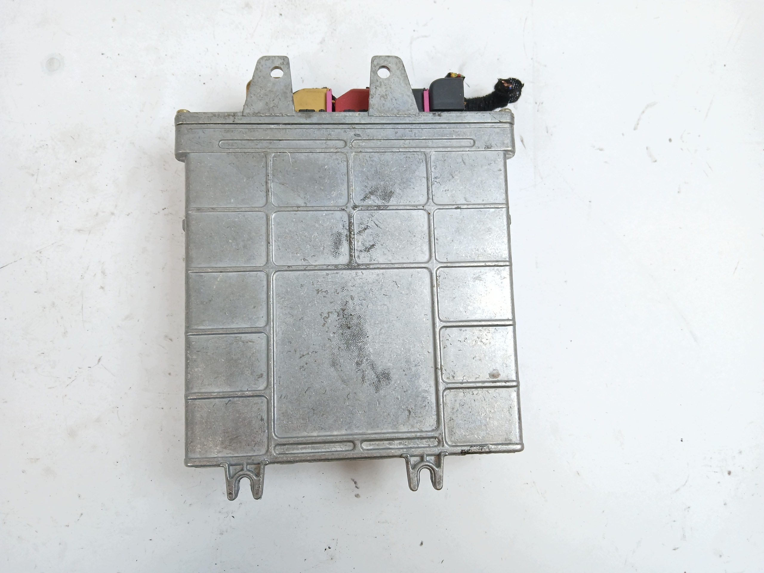 AUDI A4 B5 1.8 unité de commande électronique uce moteur 8D0907557CX
