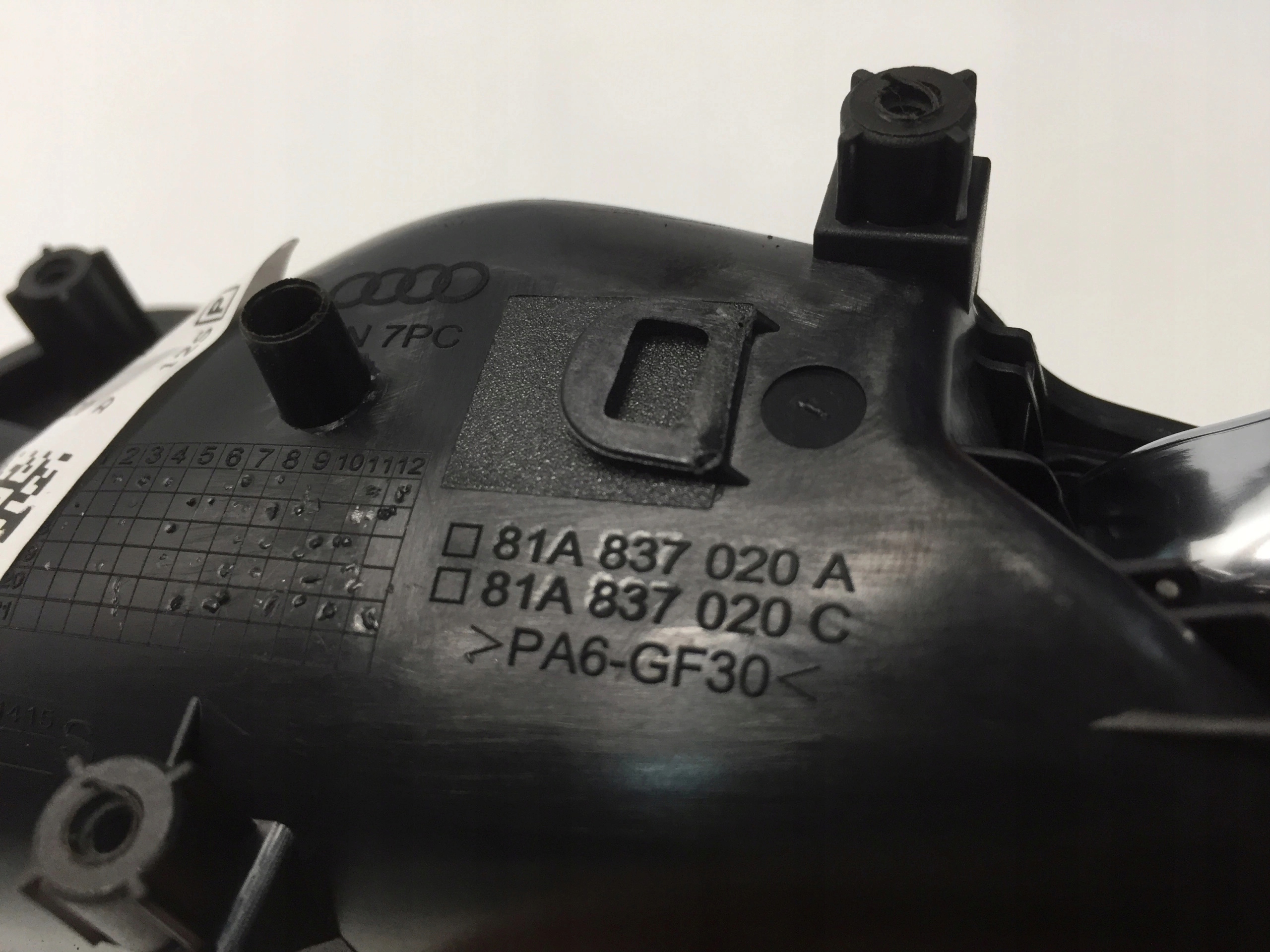 AUDI Q2 81A 2021 KLAMKA WEWNETRZNA PRZOD PRAWA Car type Passenger cars