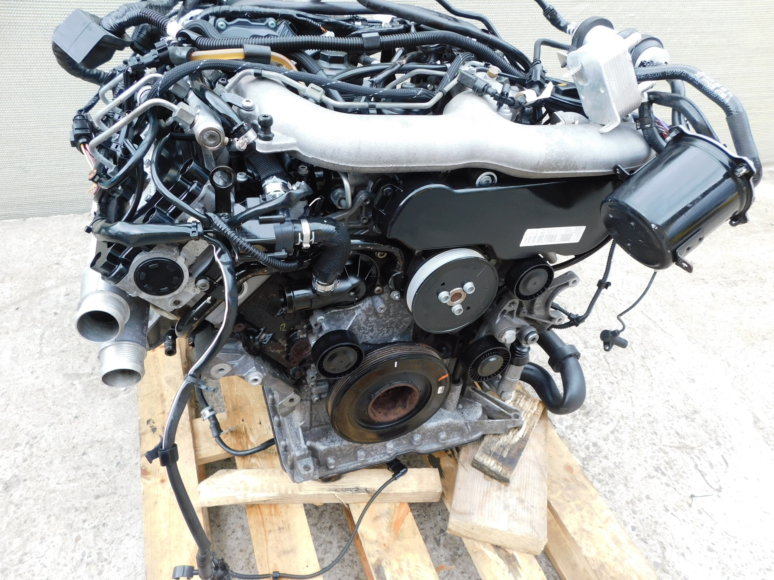 engine 3.0 TDI VW Touareg Audi Q7 Porsche Cayenne CAS complete OEM