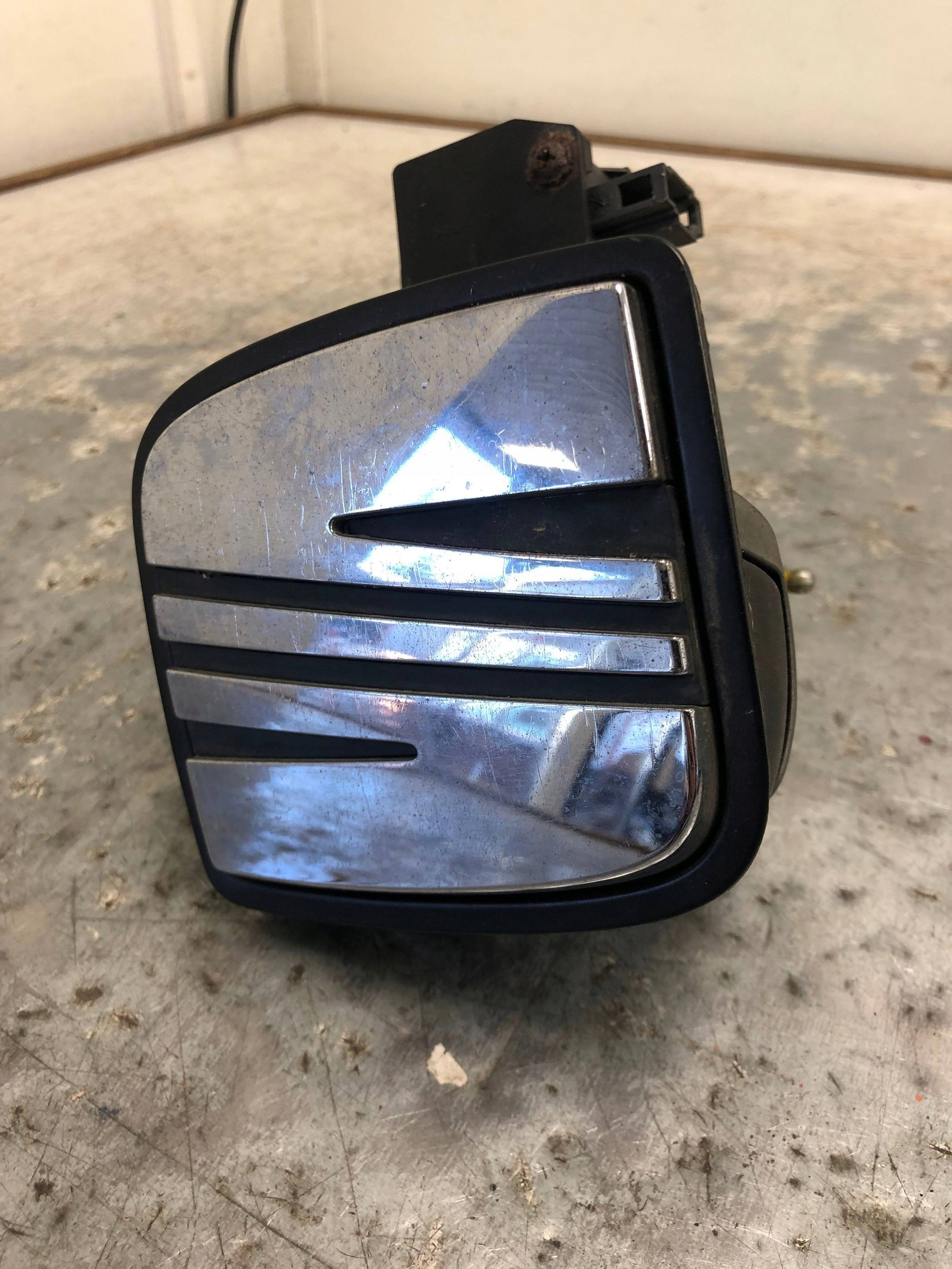 handle bonnet boot SEAT IBIZA III 6L6827573D