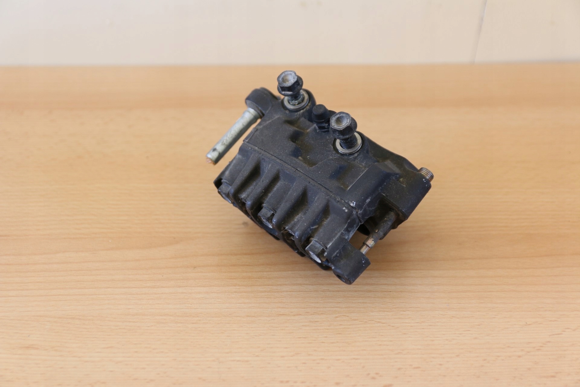 Honda Goldwing GL1800 тормозной суппорт передний правый