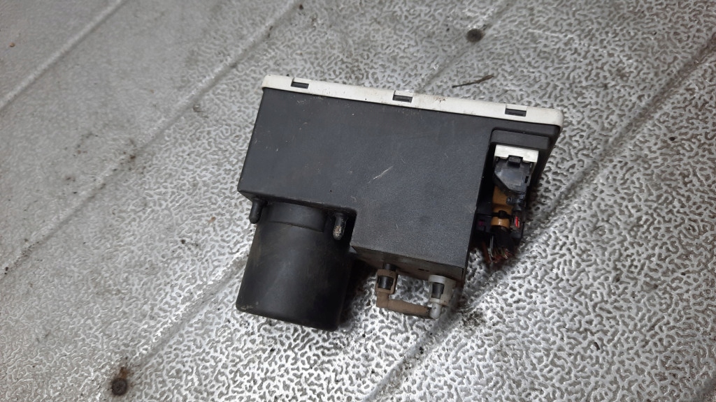 POMPA ZAMKA CENTRALNEGO AUDI A4 B5 1.8B 98R 8L0862257L