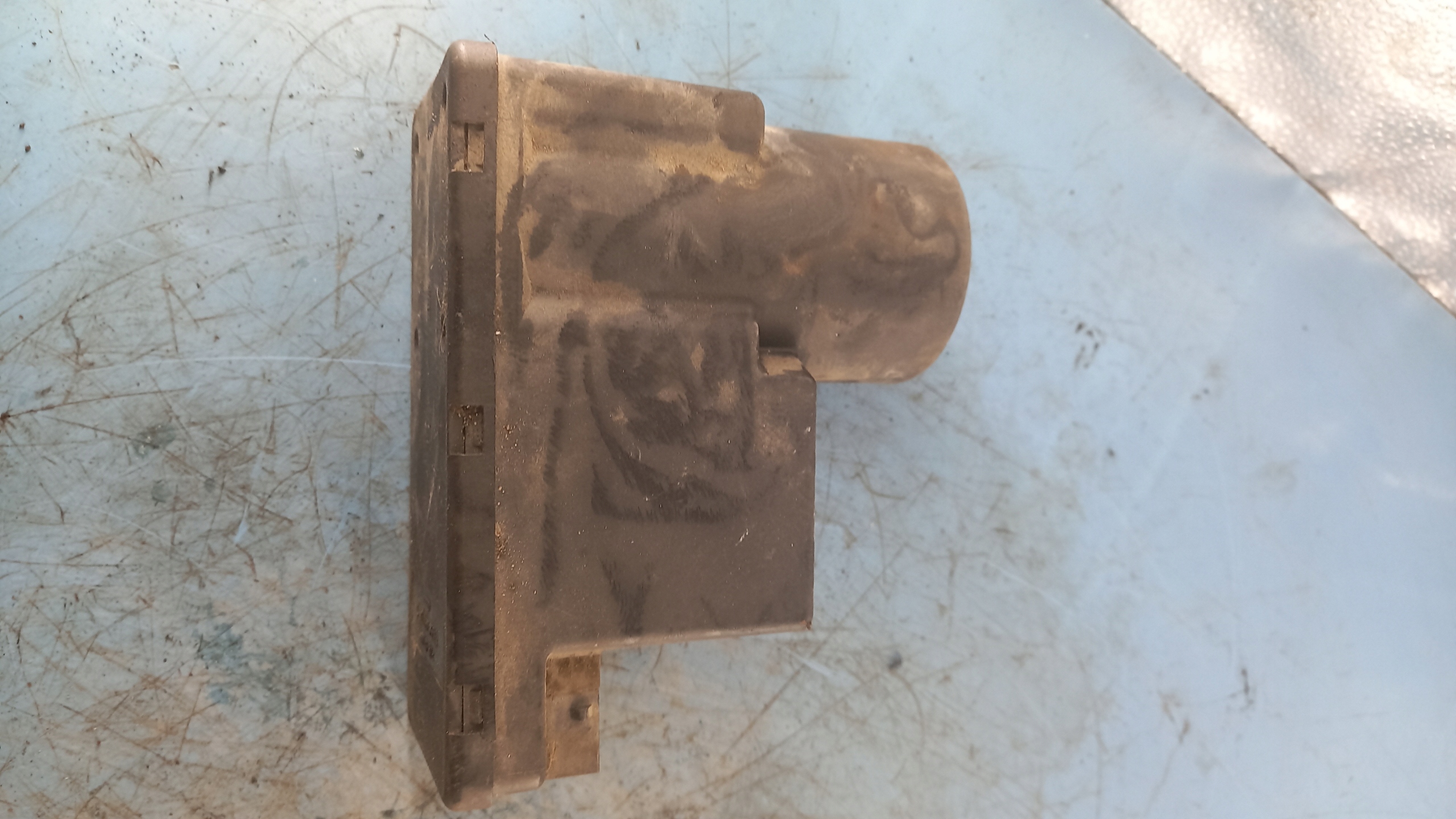 POMPKA CENTARLNEGO ZAMKA AUDI 80 2.0B 93R SEDAN