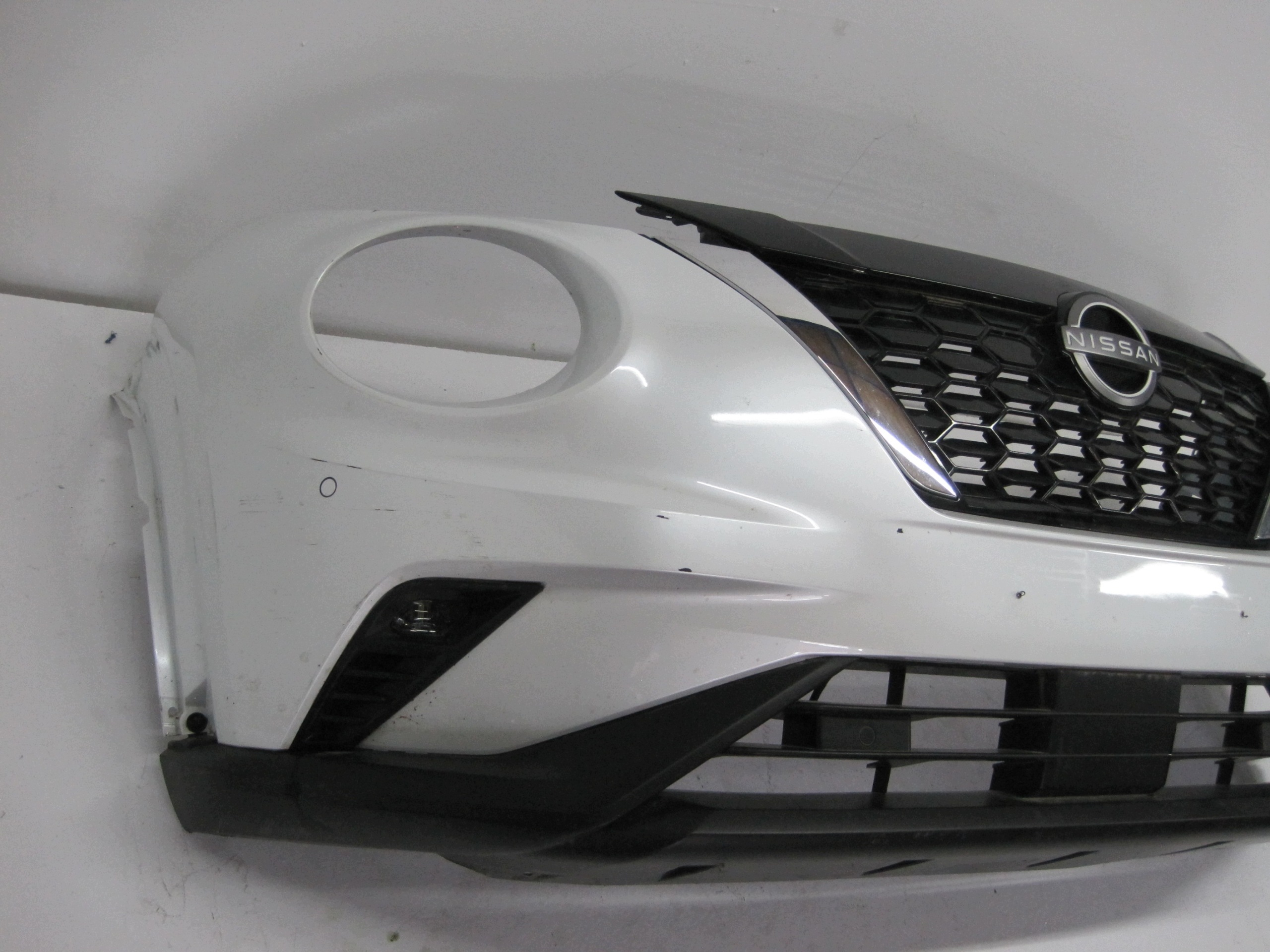 bumper NISSAN JUKE F16 4 PDC 24R front front below RADAR