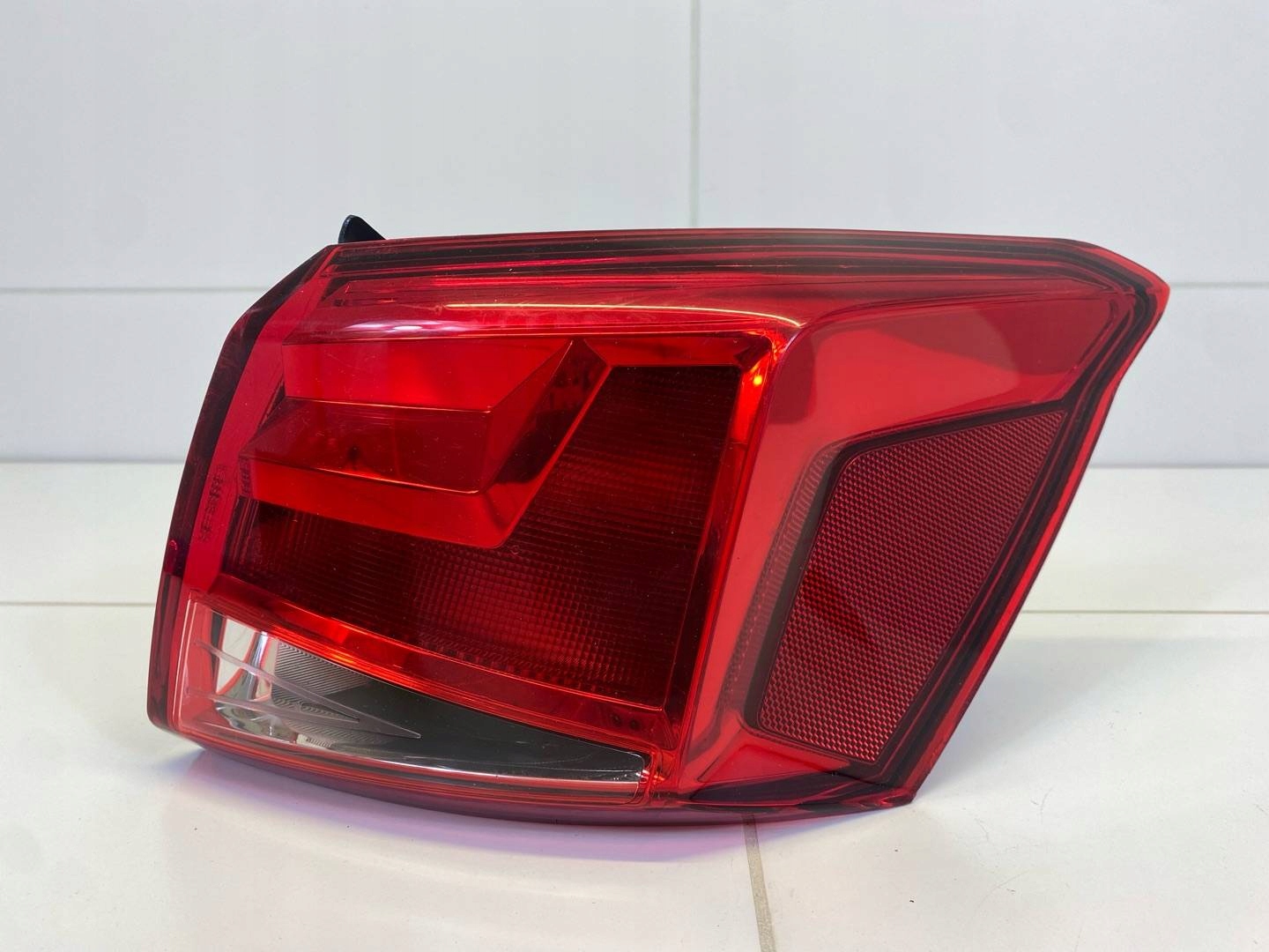 light rear right side SEAT Arona 2020 6F9945096B