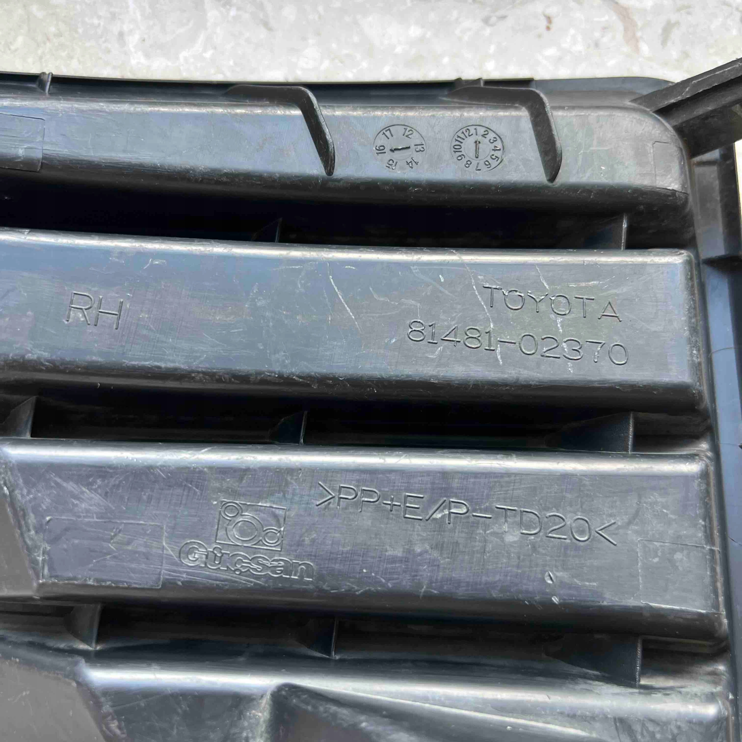 TOYOTA COROLLA XI E16 2013- grid spoiler right front 81481-02370