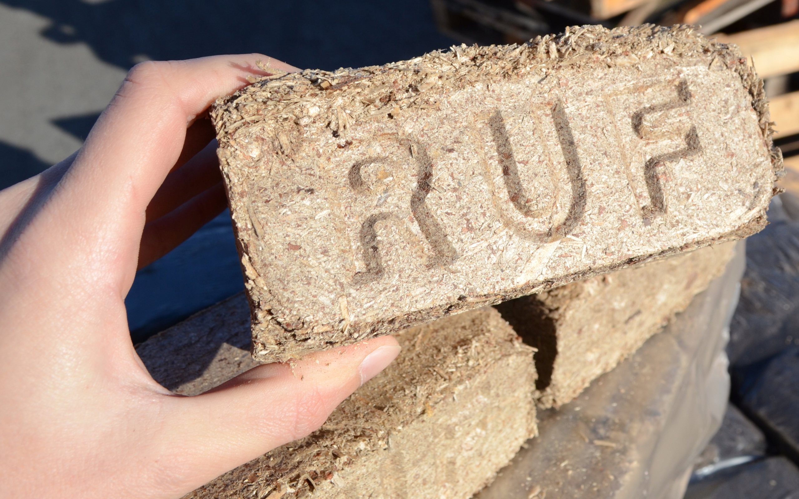 BRYKIET DRZEWNY PREMMIUM BUKOWY RUF kostki 960 kg EAN (GTIN) 0781631226358