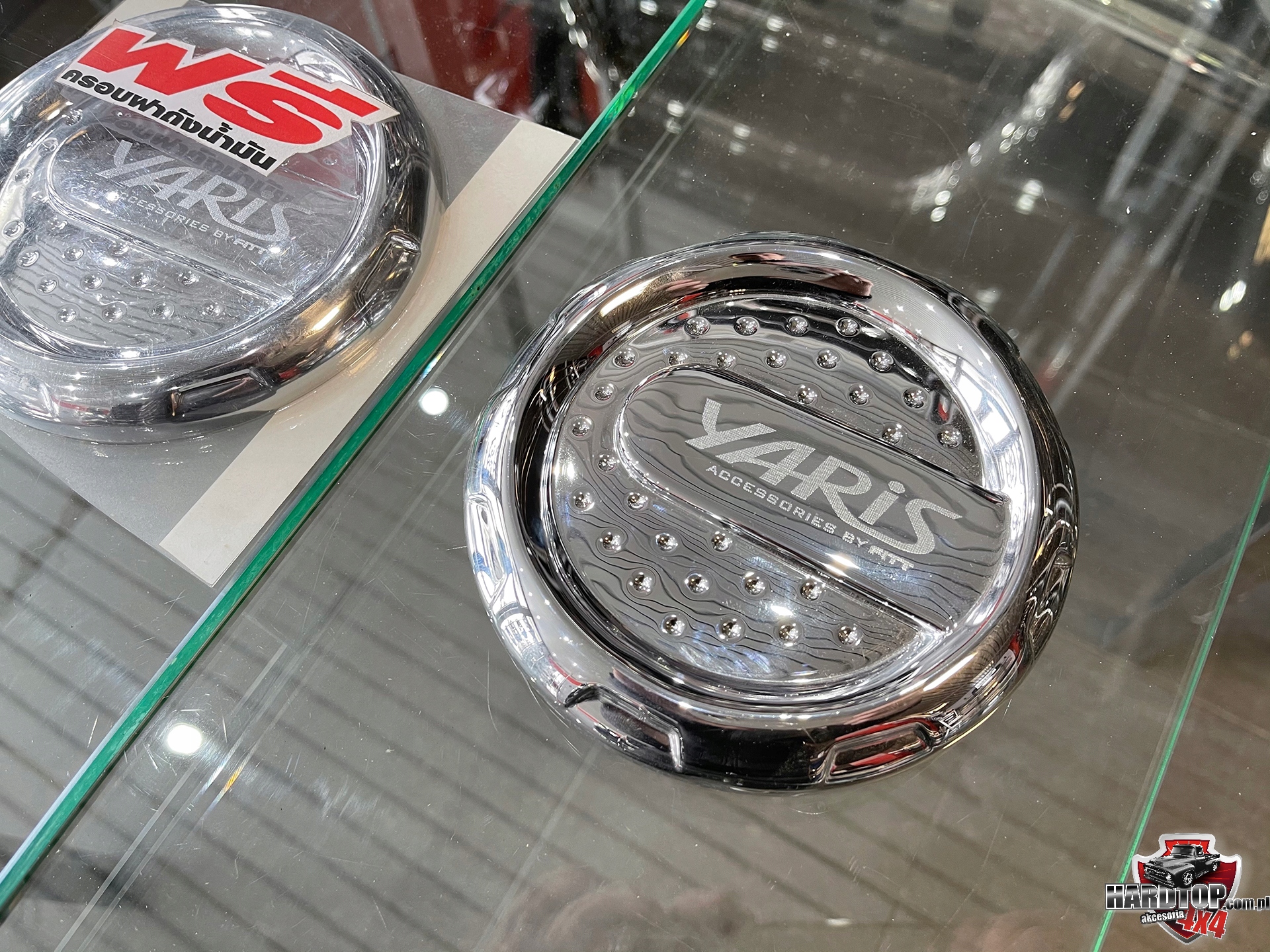 NAKŁADKA KLAPKI WLEWU PALIWA TOYOTA YARIS Producent inny