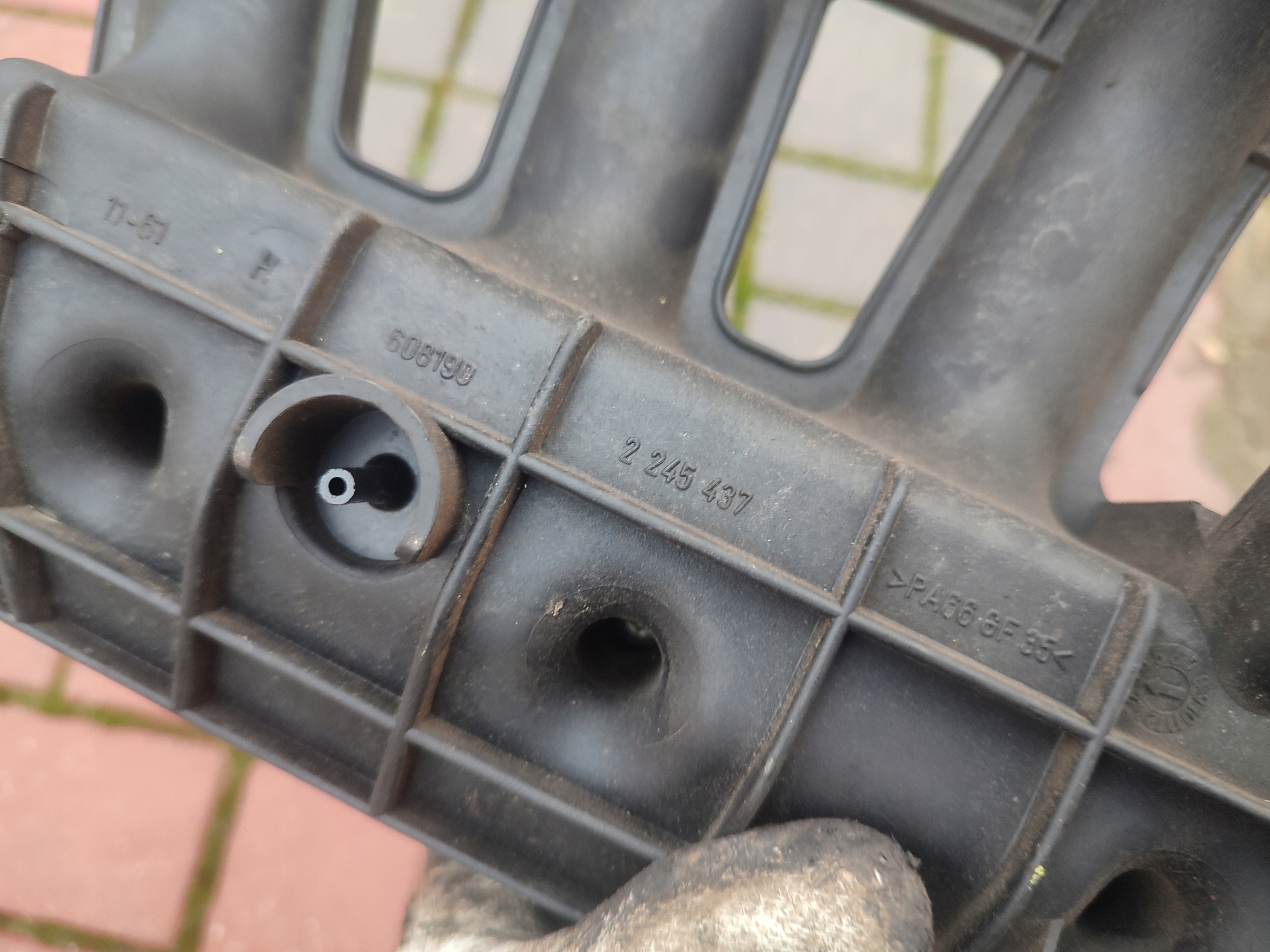 intake manifold BMW E36 318 TDS 2245437