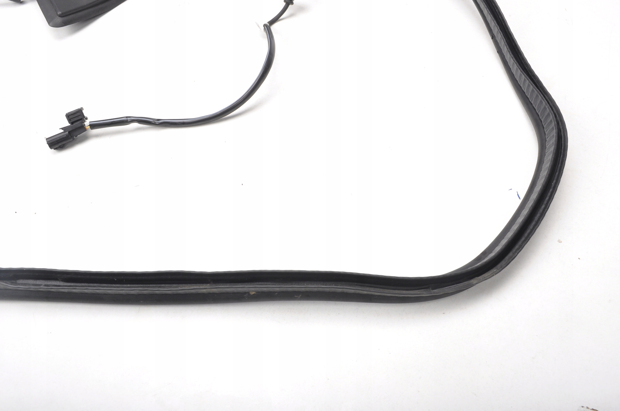 MCLAREN 650S USZCZELKA KLAPY 11A6586SP Part number 11A6586SP