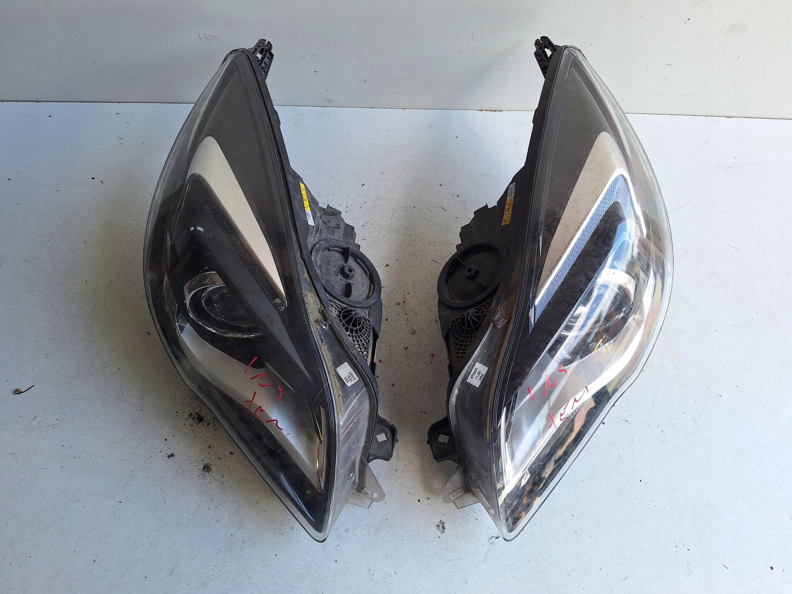OPEL INSIGNIA A LIFT 13-17 light right XENON UK