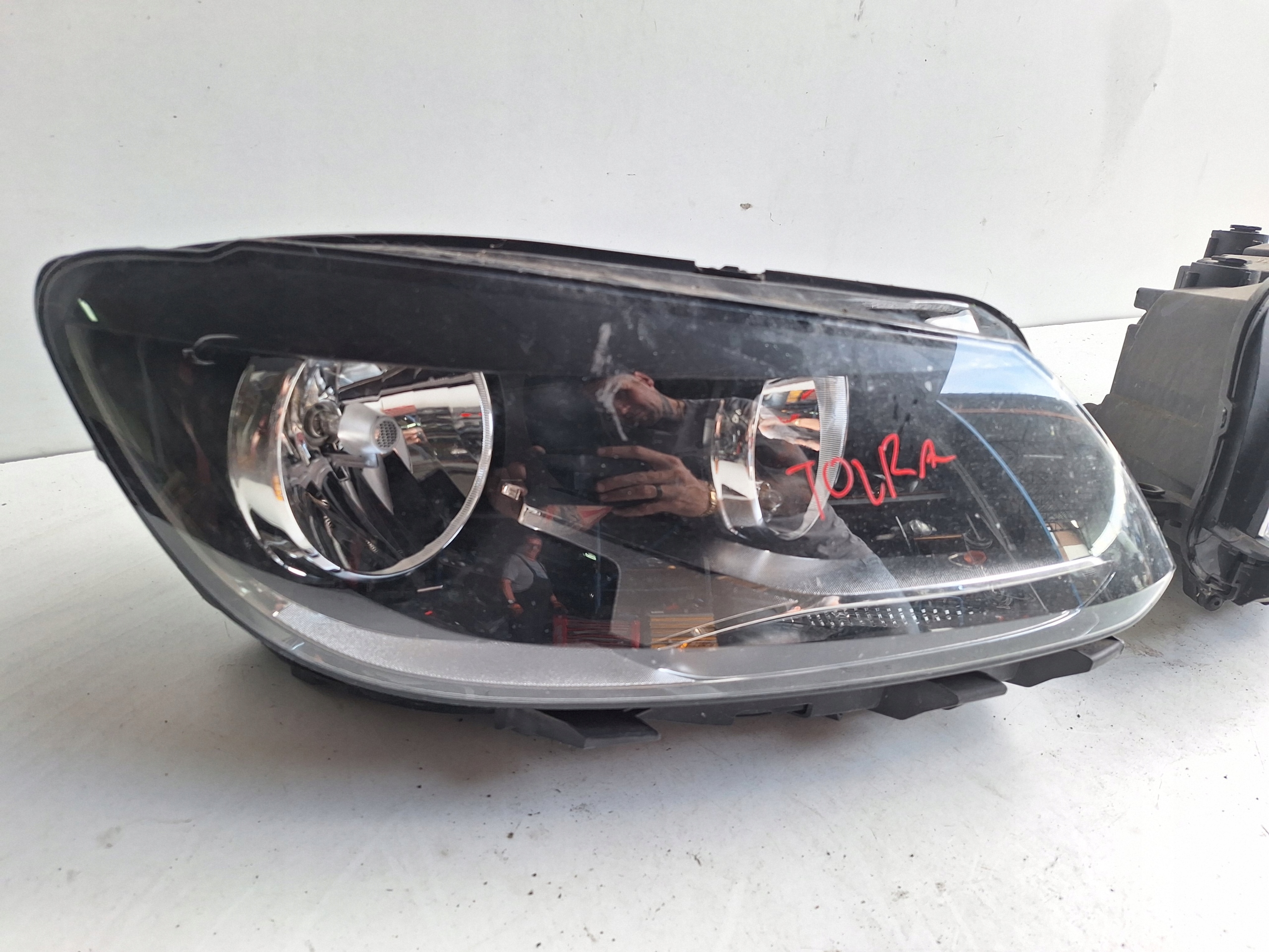 VOLKSWAGEN TOURAN II 11-15 light left UK