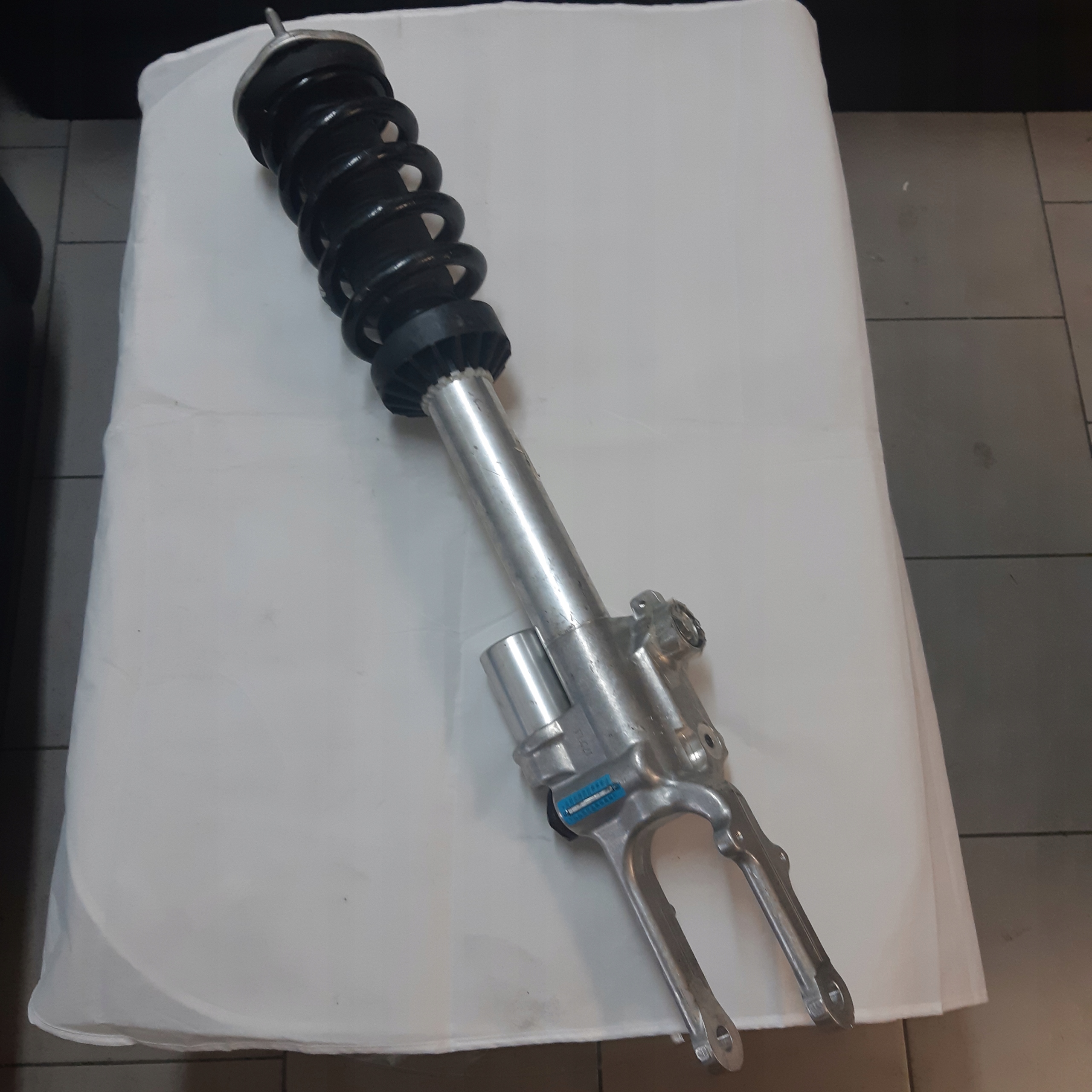 Kolumna ZAWIESZENIA PRZOD LEWY MERCEDES W463