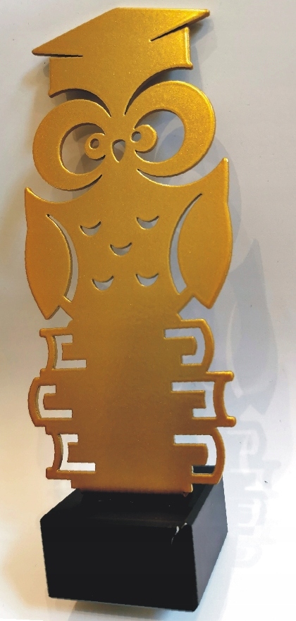 FIGURKA Statuetka SZKOŁA WIEDZA SOWA grawer Wysokość 18 cm