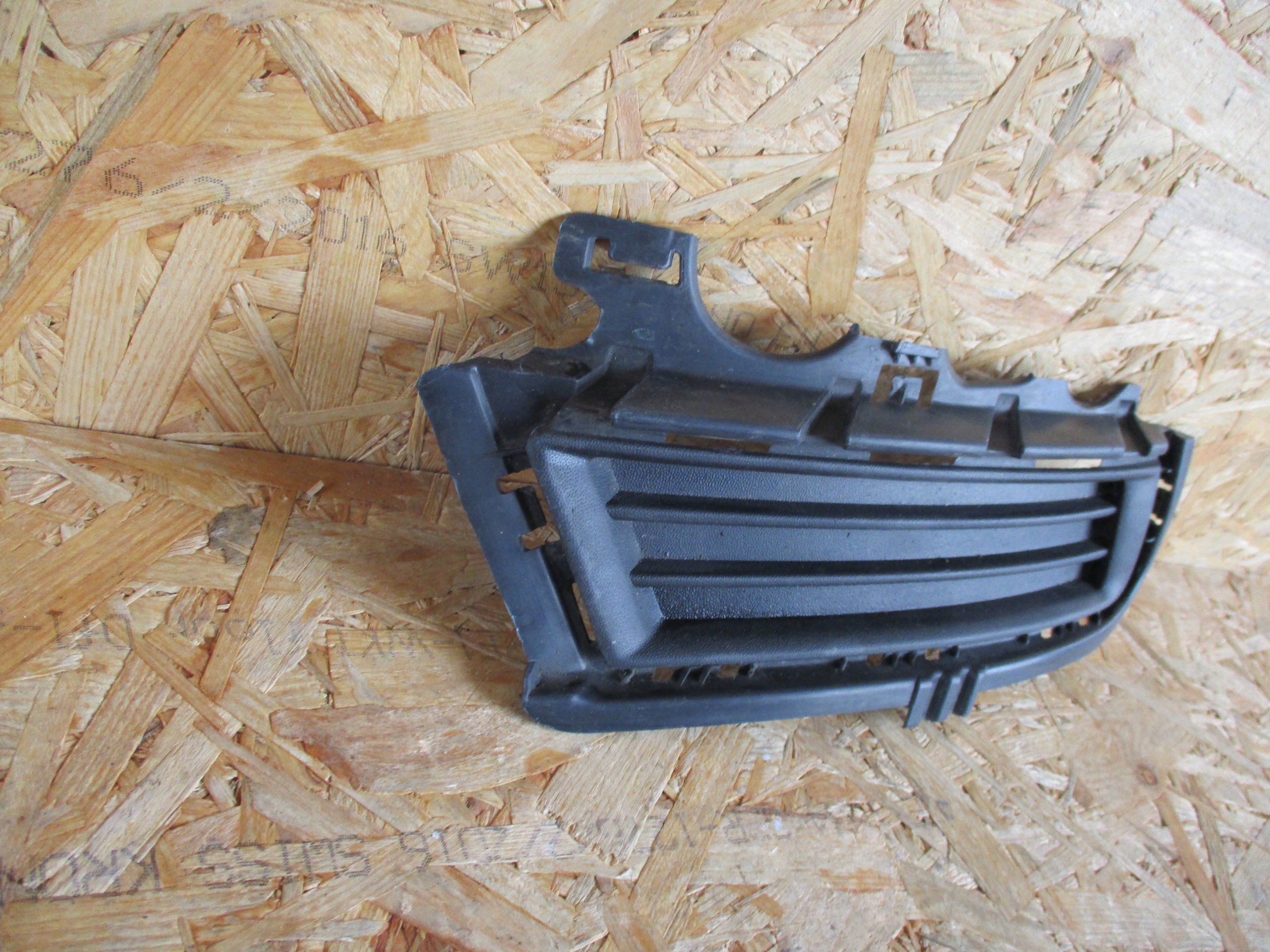 grid right front VW GOLF VII 5G0853212D