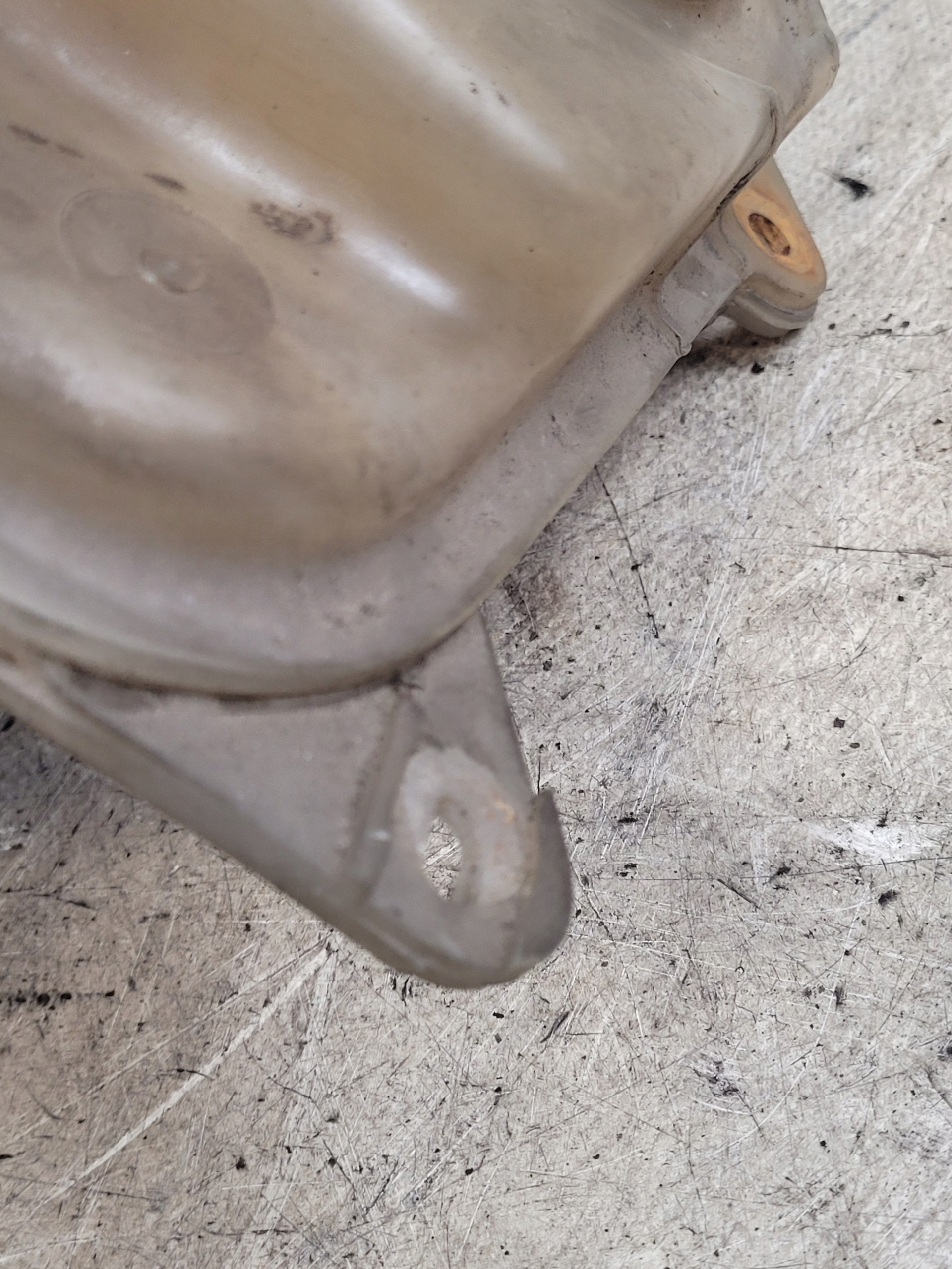 Scheibenwaschbehälter OE 8A0121403A AUDI 80 B3