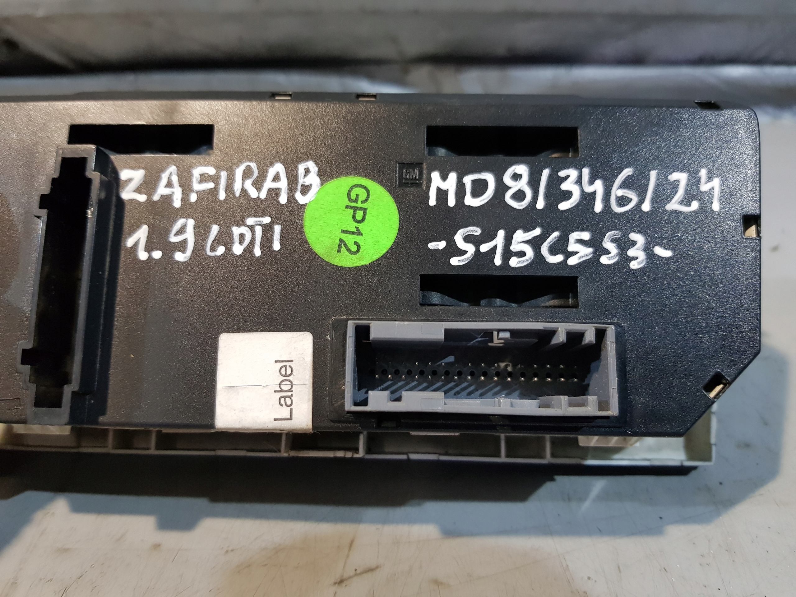 PANEL Bouches buses OPEL ZAFIRA B 1.9 CDTI OE 13231057