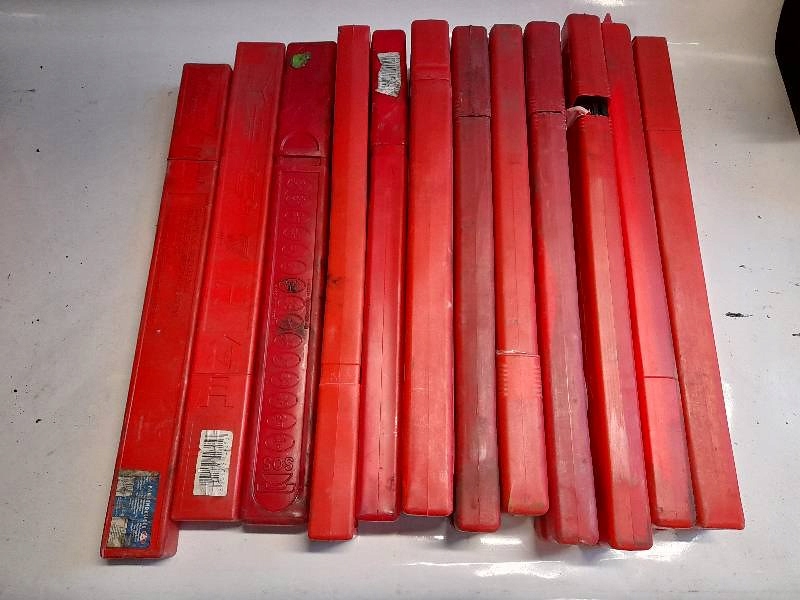 TRÓJKĄT SAMOCHODOWY OSTRZEGAWCZY + ETUI Producent części Inny