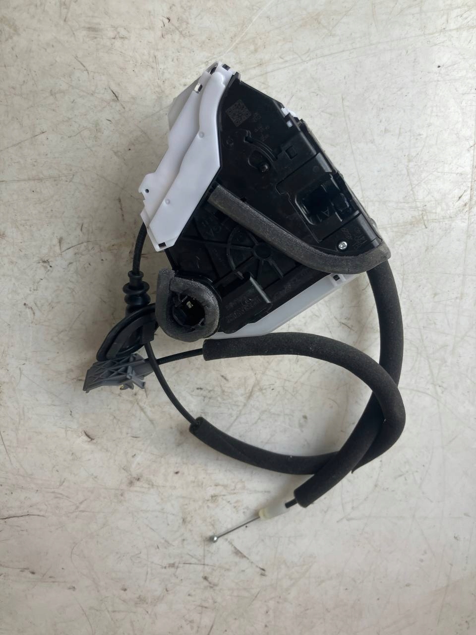 lock door left rear part RENAULT ARKANA 825039732R