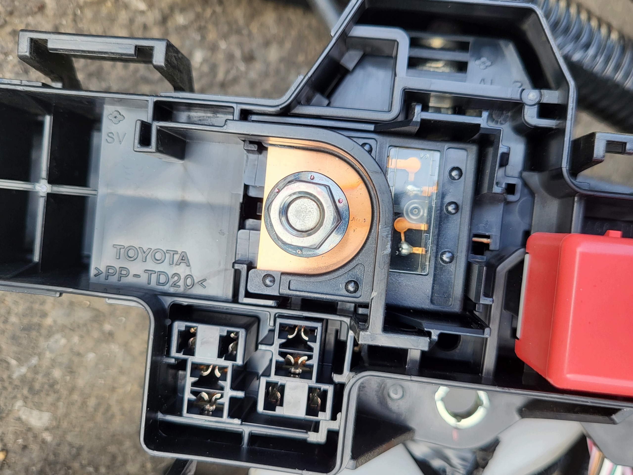 bundle wiring KOMORY of the engine terminal plus compartment BEZP. TOYOTA RAV4 V