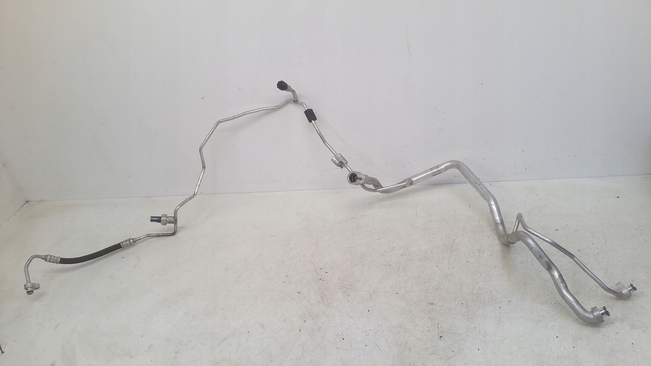 vedení klimatizaci 2468302415 Mercedes C117 CLA