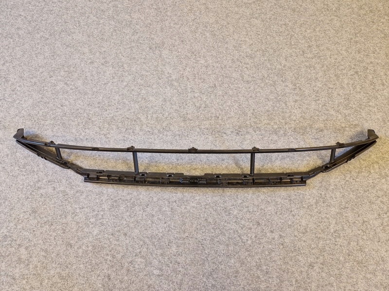 4KE807647 - AUDI E TRON 4K 4KE 4KE807647A ЦЕНТРАЛЬНА РЕШІТКА OE