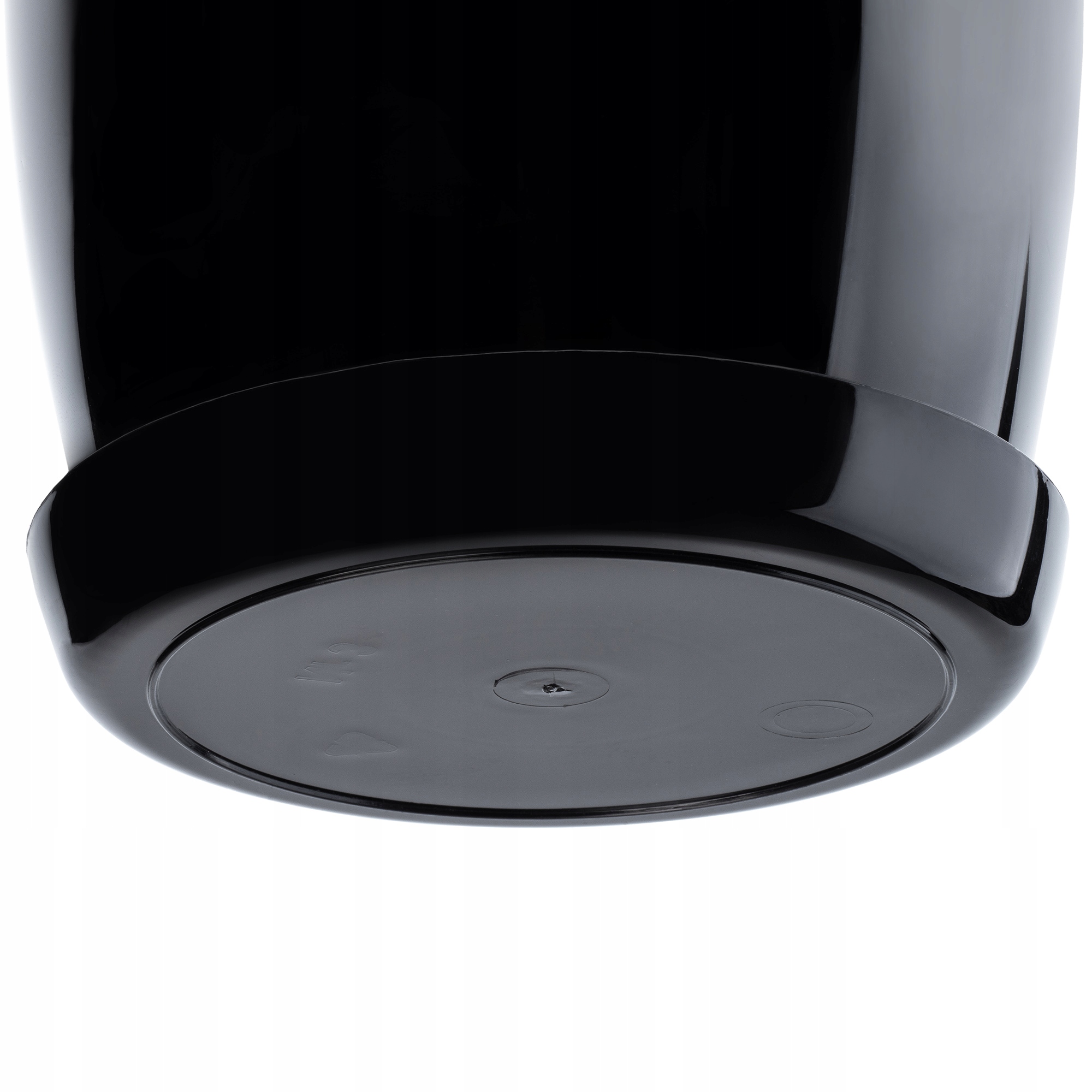 DONICZKA Z PODSTAWKĄ PLASTIKOWA OSŁONKA DONICA 18cm CZARNA NA KWIATY KADAX Wysokość produktu 16 cm