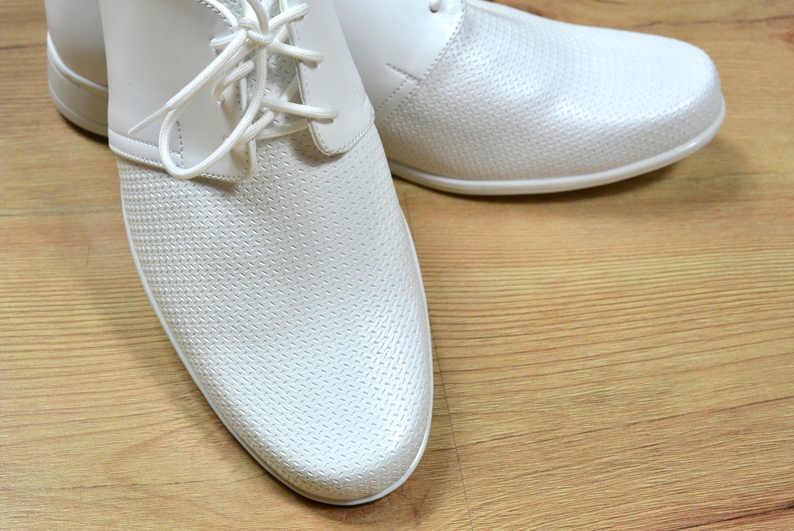 TŁOCZONE BIAŁE CHŁOPIĘCE PÓŁBUTY KOMUNIJNE PL r 33 Rozmiar (new) 33