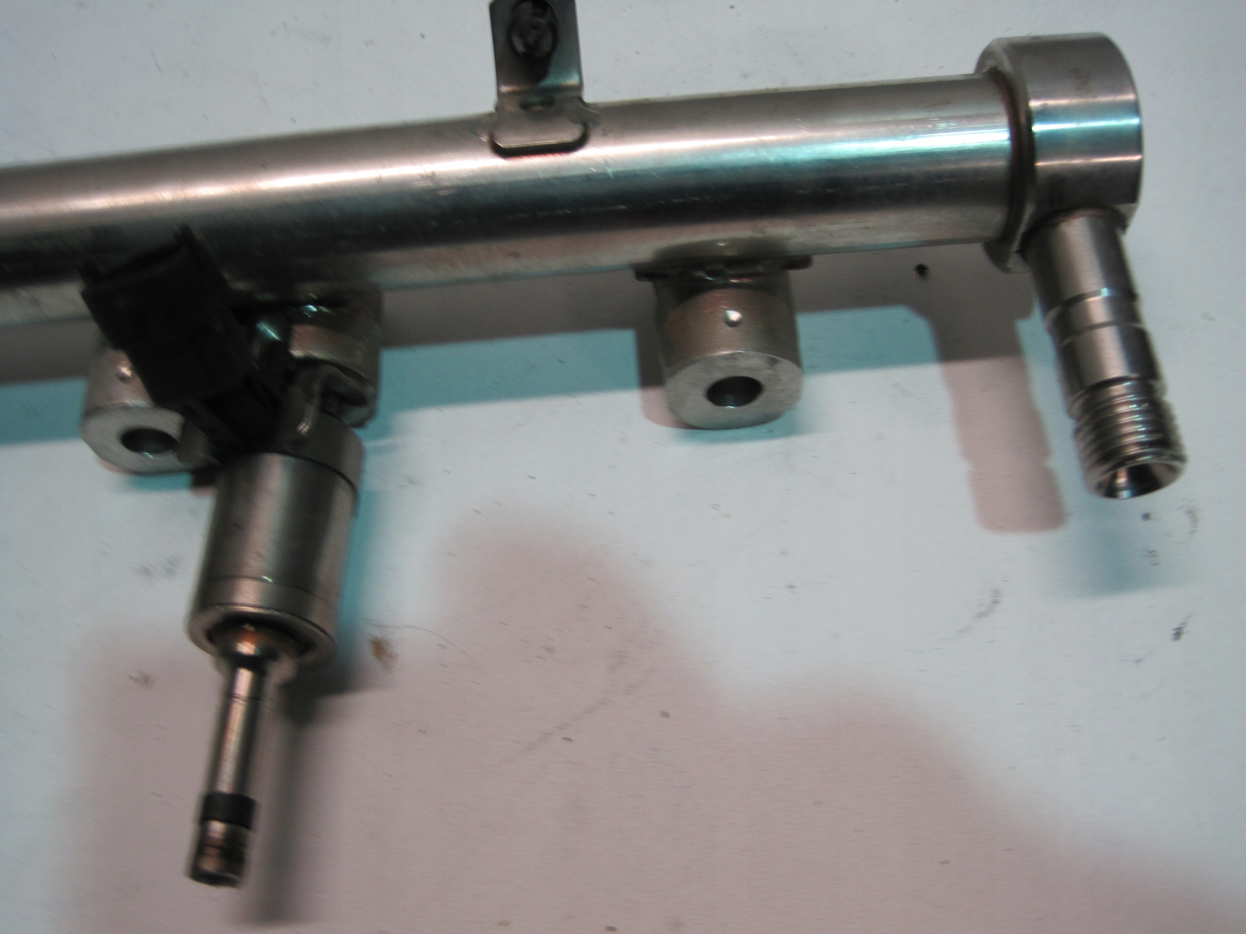 injection ramp nozzles RANGE ROVER EVOQUE 2,0i BB5E-9F797-BC