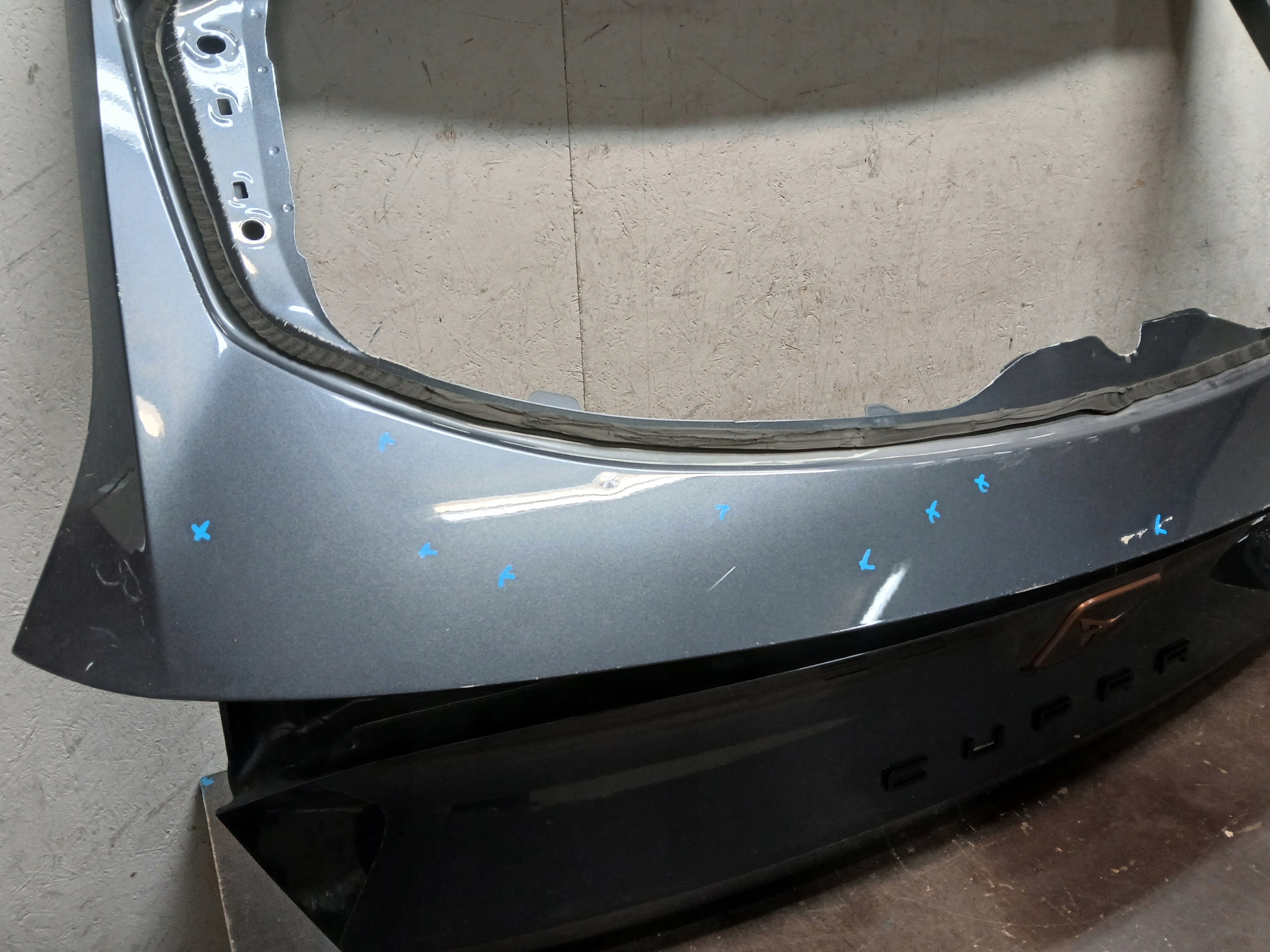 boot door CUPRA FORMENTOR hail