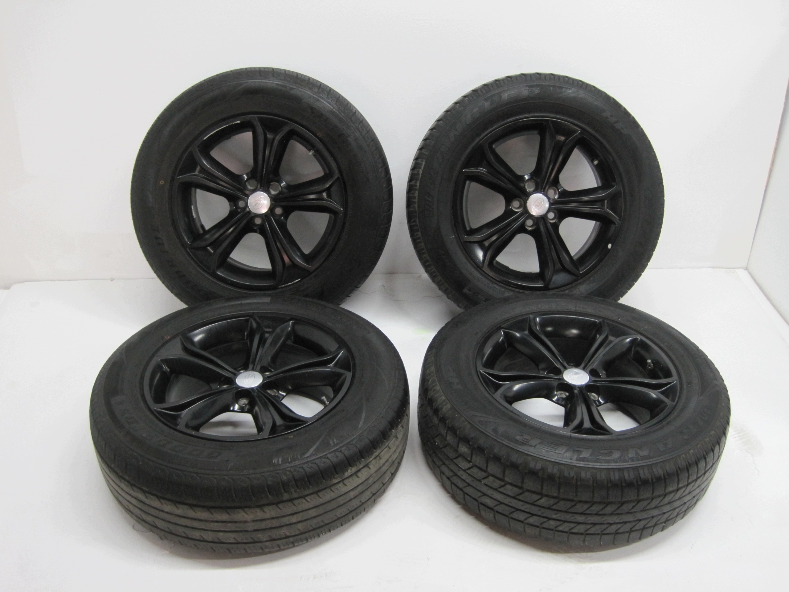 wheels discs tyres Range Rover Evoque R17 M+S 16R