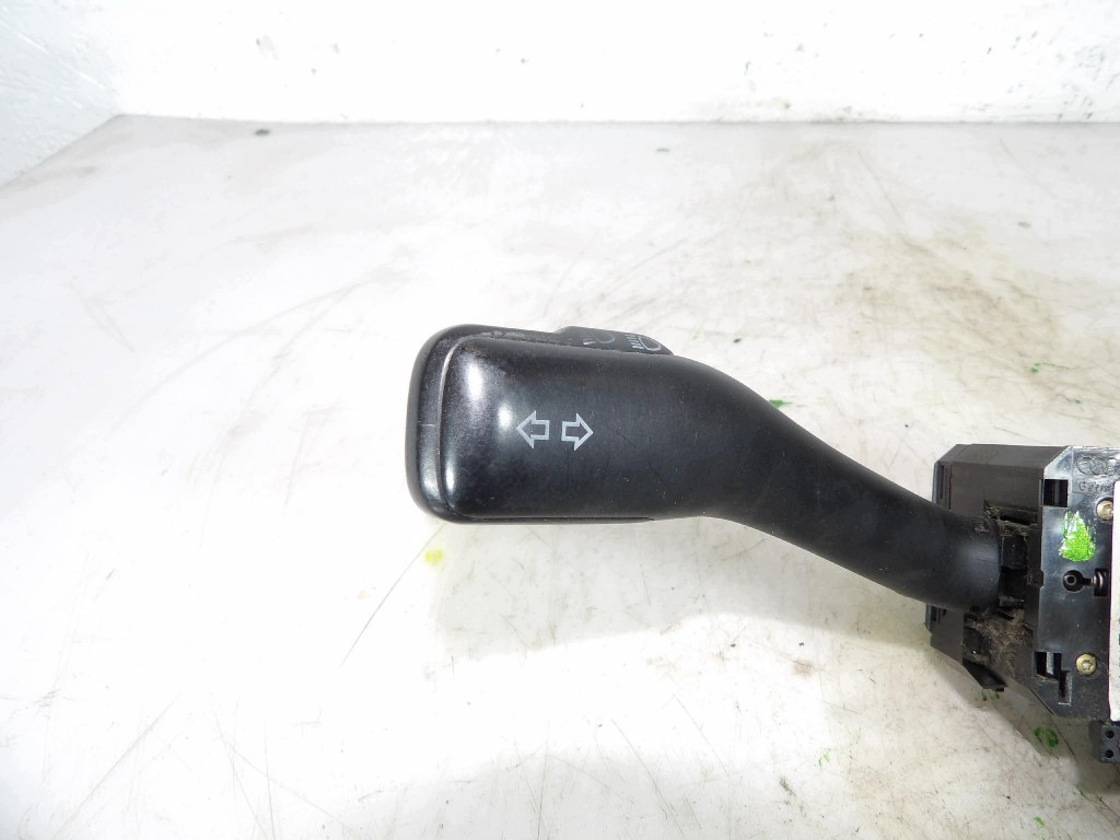 AUDI A3 8L commande levier commodo sous volant 8L0953513G