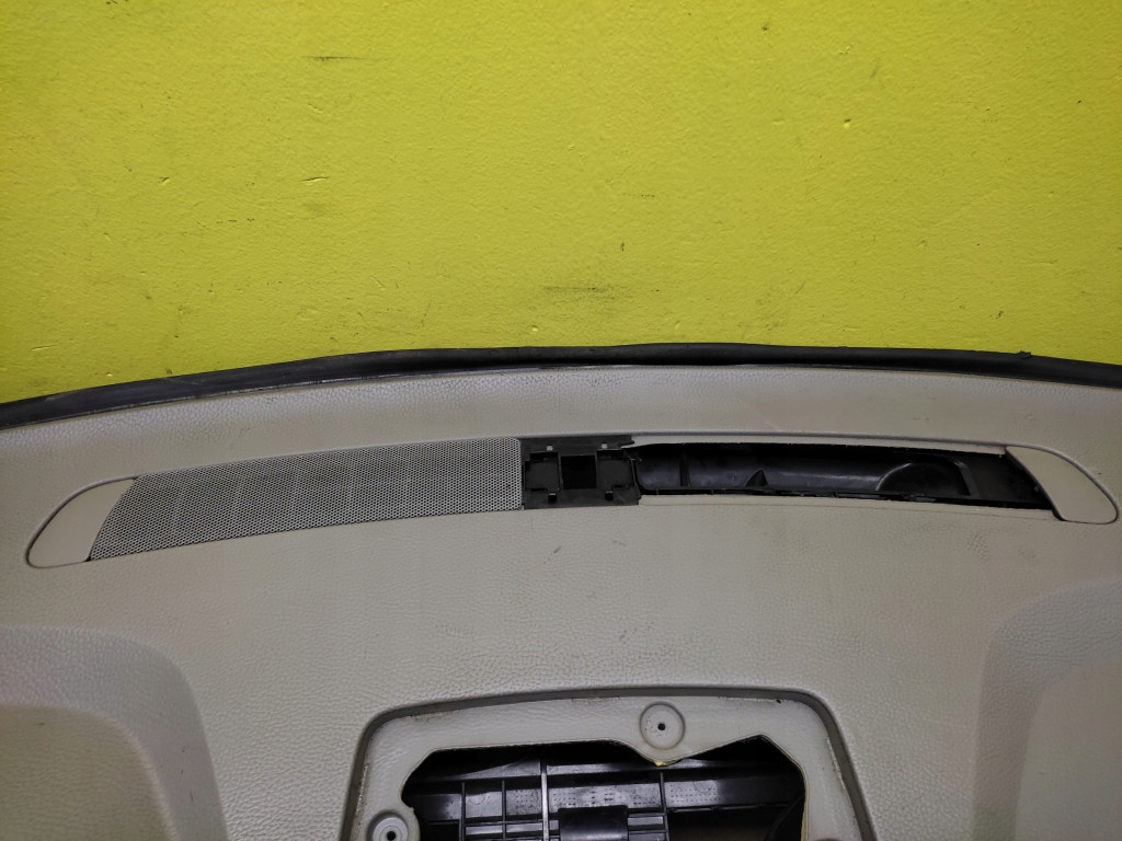 VOLVO XC90 cockpit dashboard instrument panel