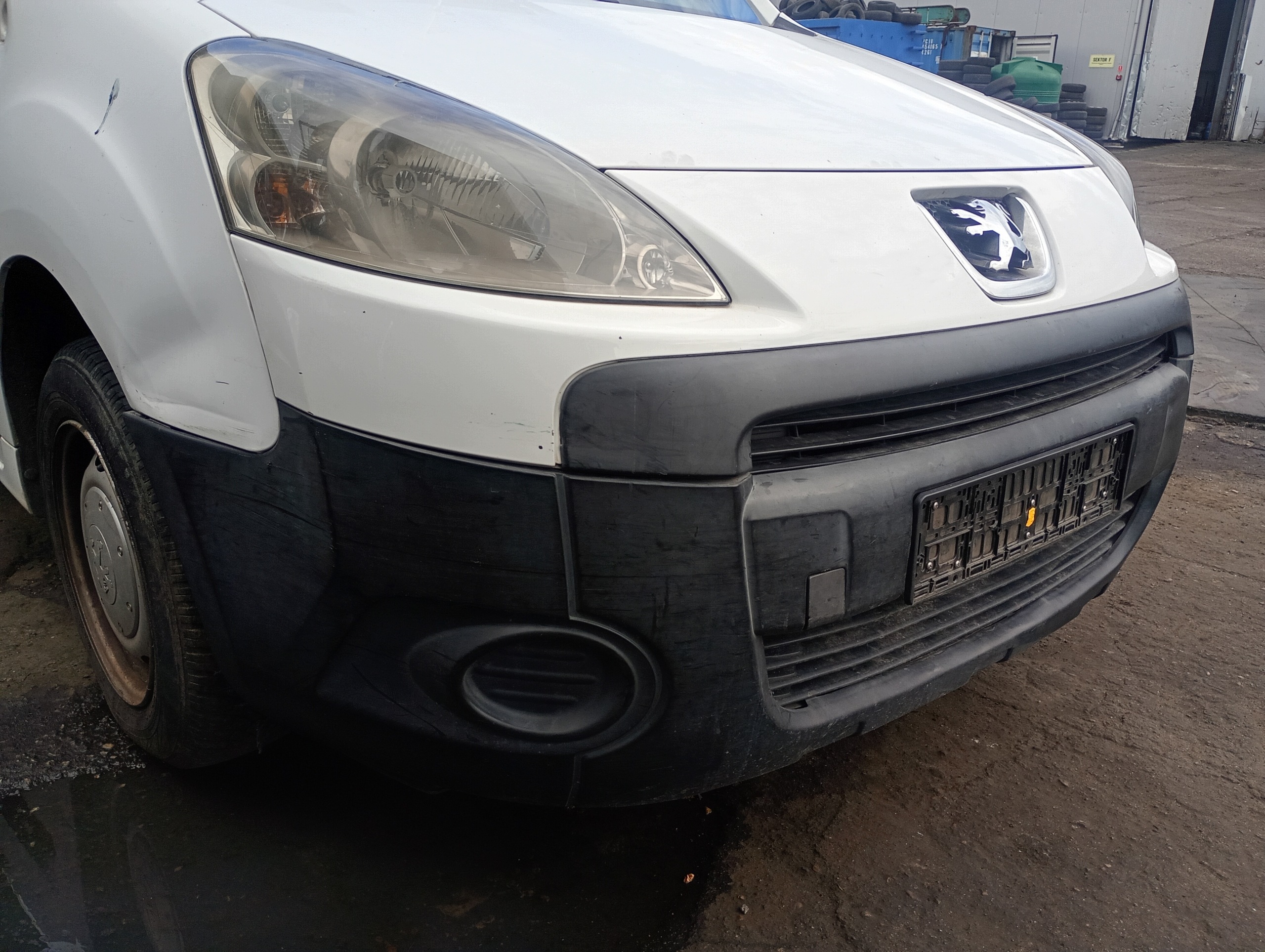 front bumper front Peugeot Partner 2 II 08-12 kod lakieru EWP