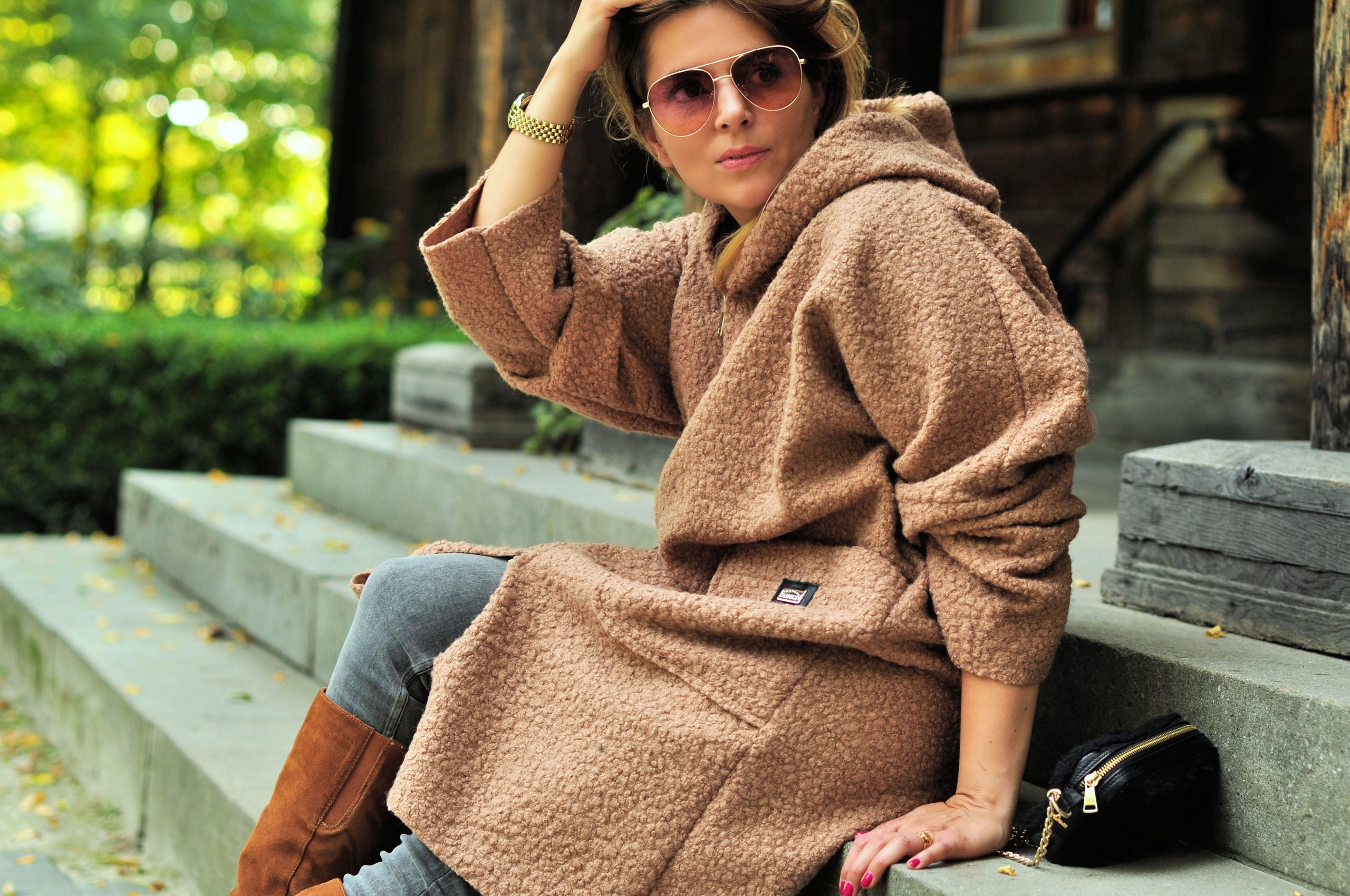 CIEPŁY PŁASZCZ BARANEK z kapturem NA SUWAK red Długość przed kolana