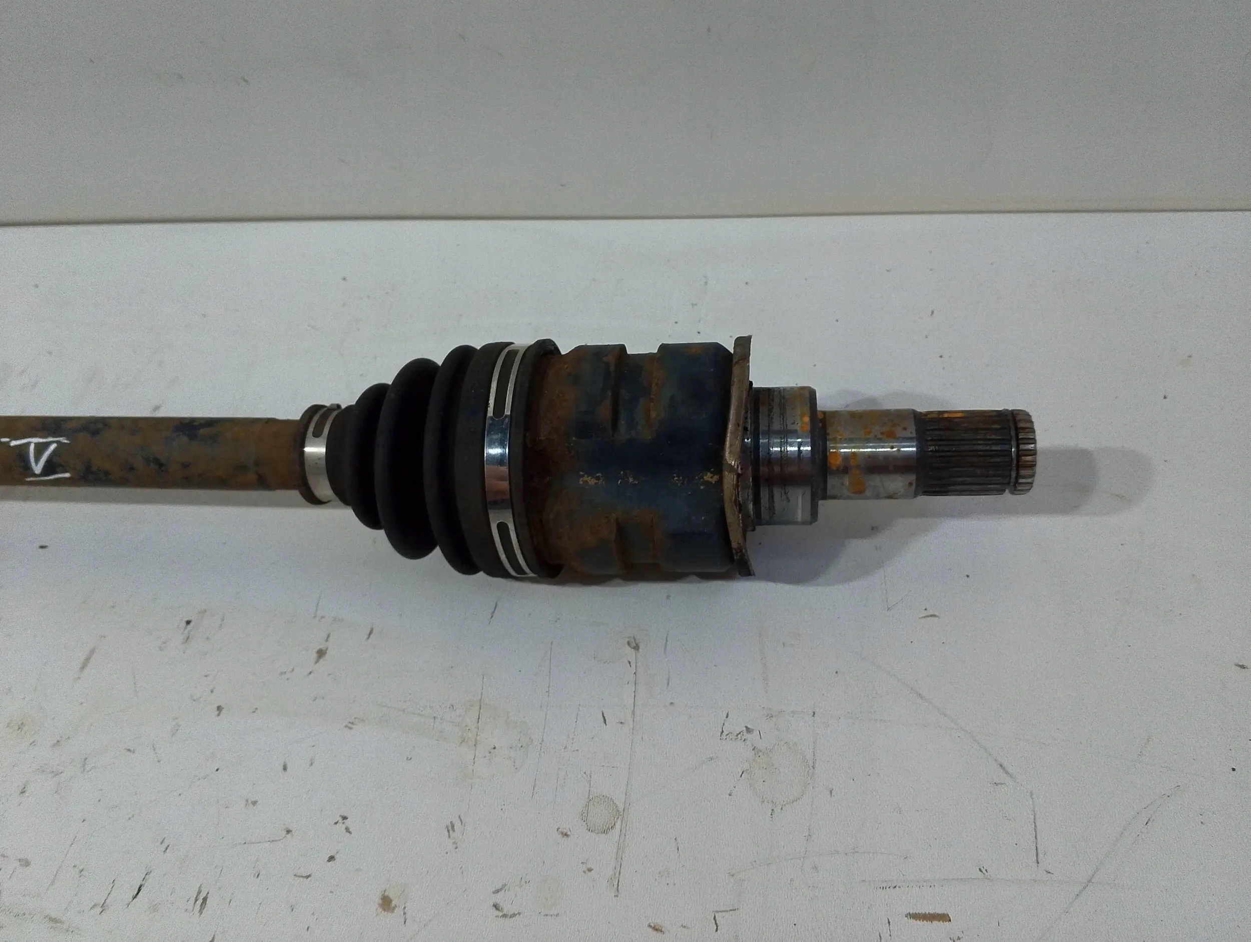 Toyota Rav4 V 2,5H semi-axis rear left 4234042060 (A132)