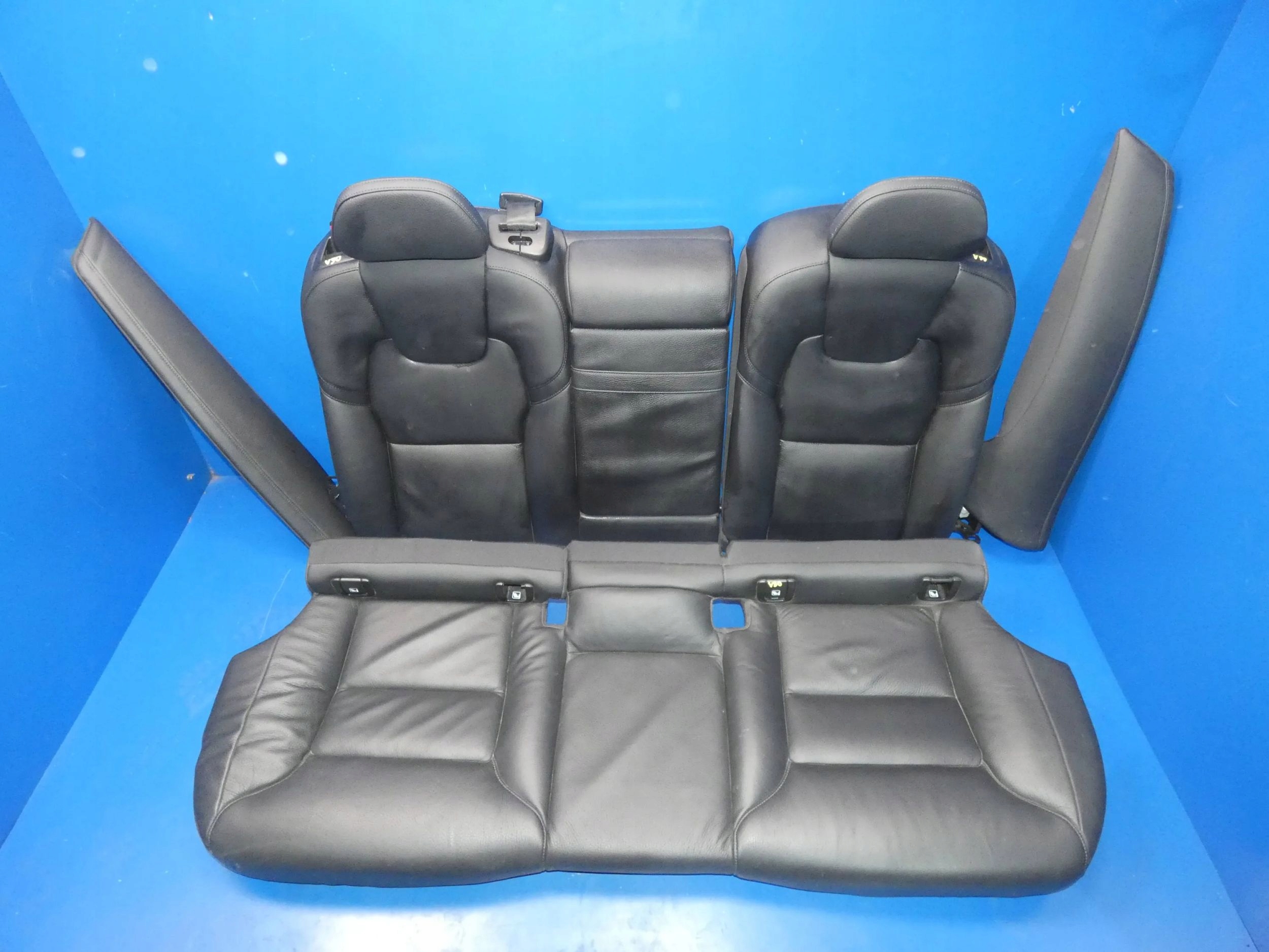 VOLVO V90 II KOMBI Sitz heck hinten